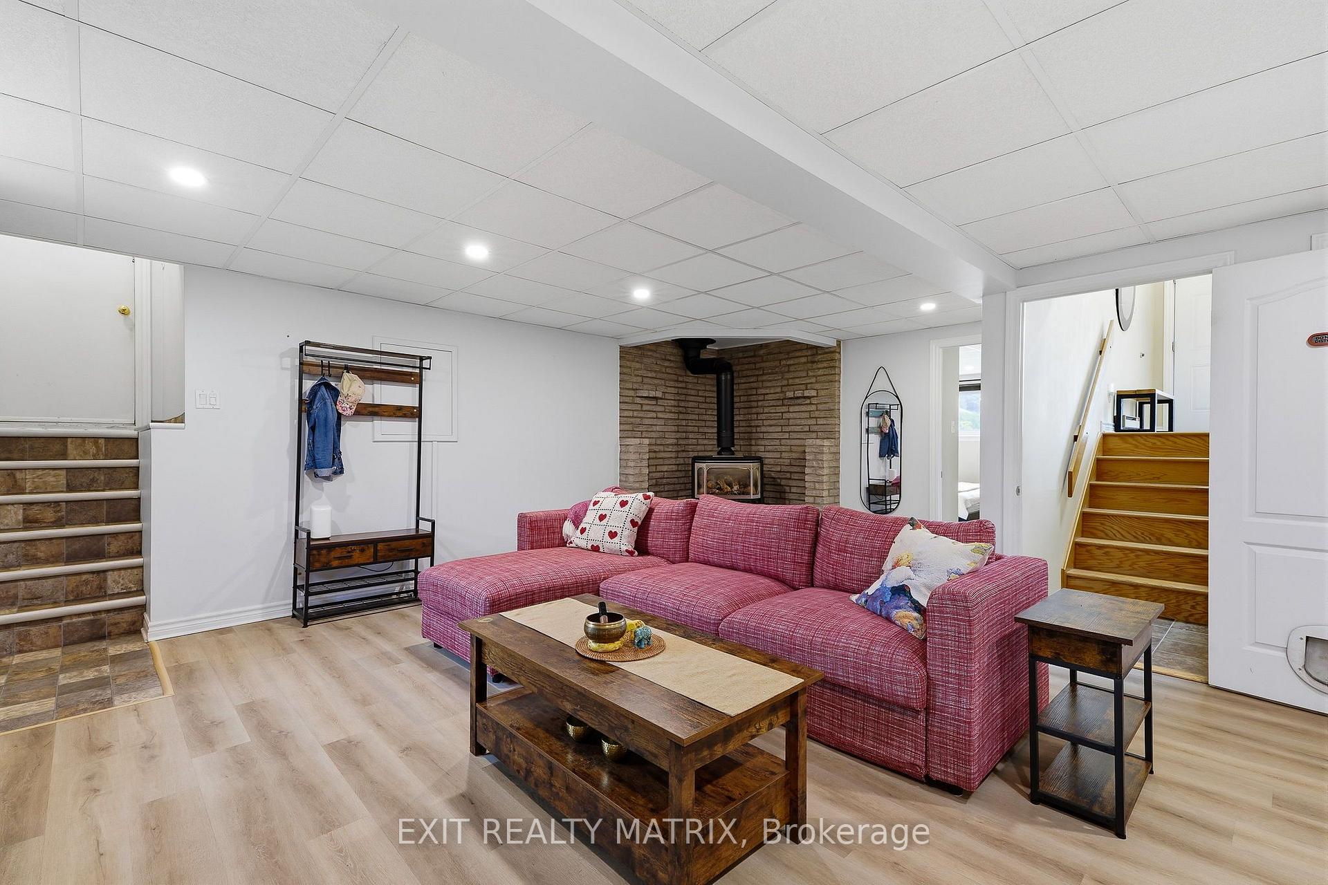 Photo 23 of 44 Ste Therese Boulevard, Russell, Embrun — HOMEH