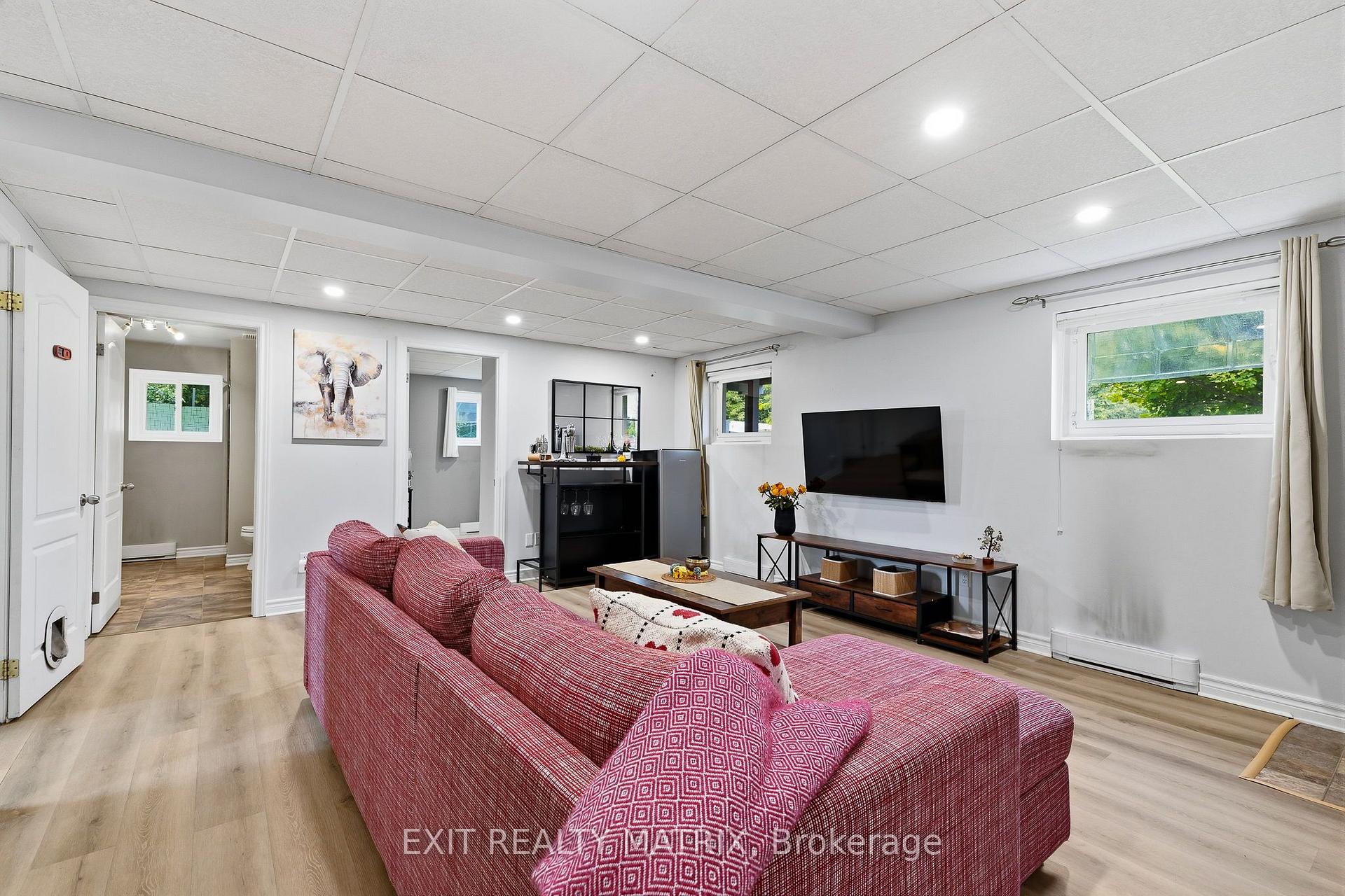Photo 24 of 44 Ste Therese Boulevard, Russell, Embrun — HOMEH