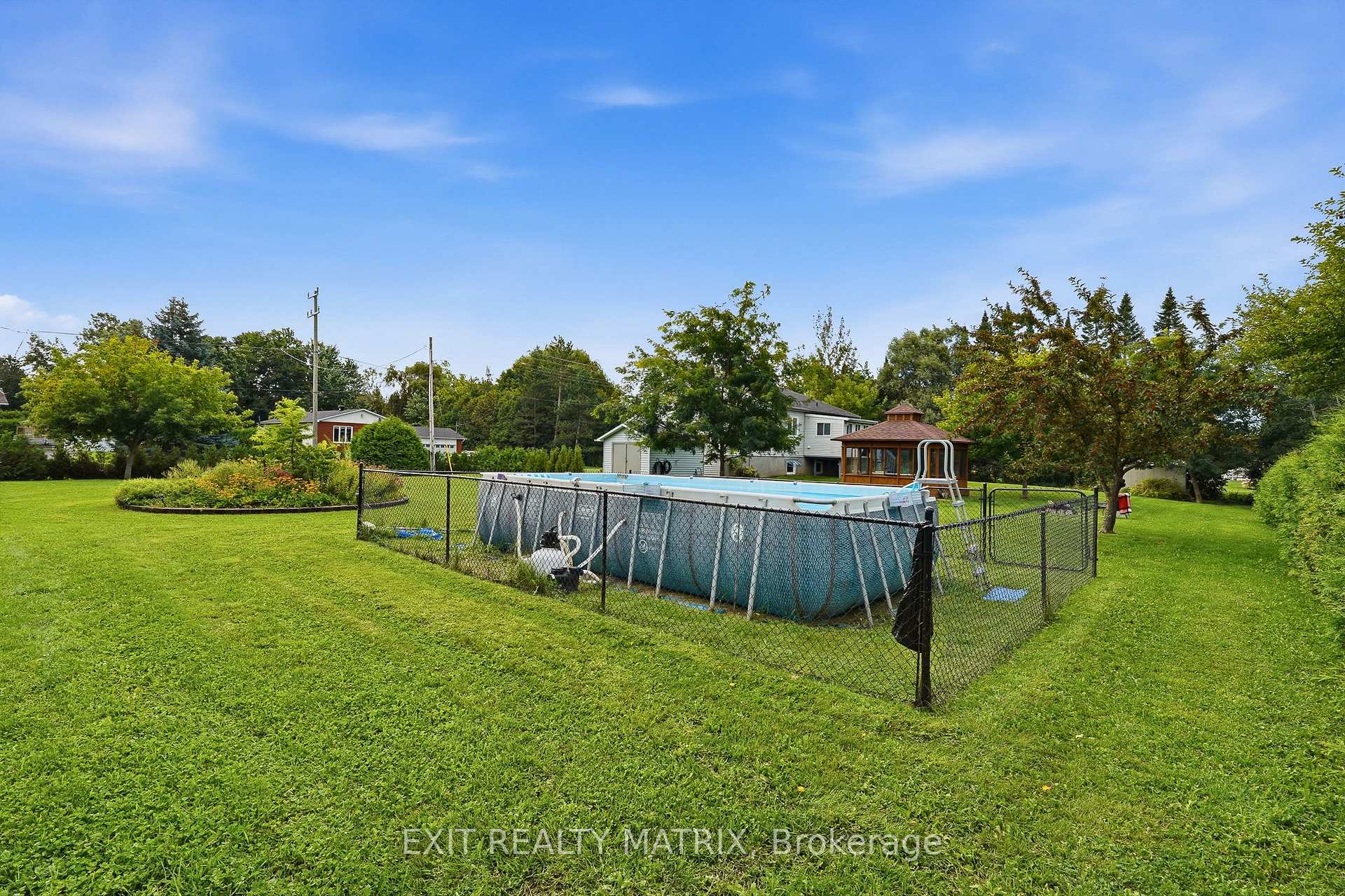 Photo 32 of 44 Ste Therese Boulevard, Russell, Embrun — HOMEH
