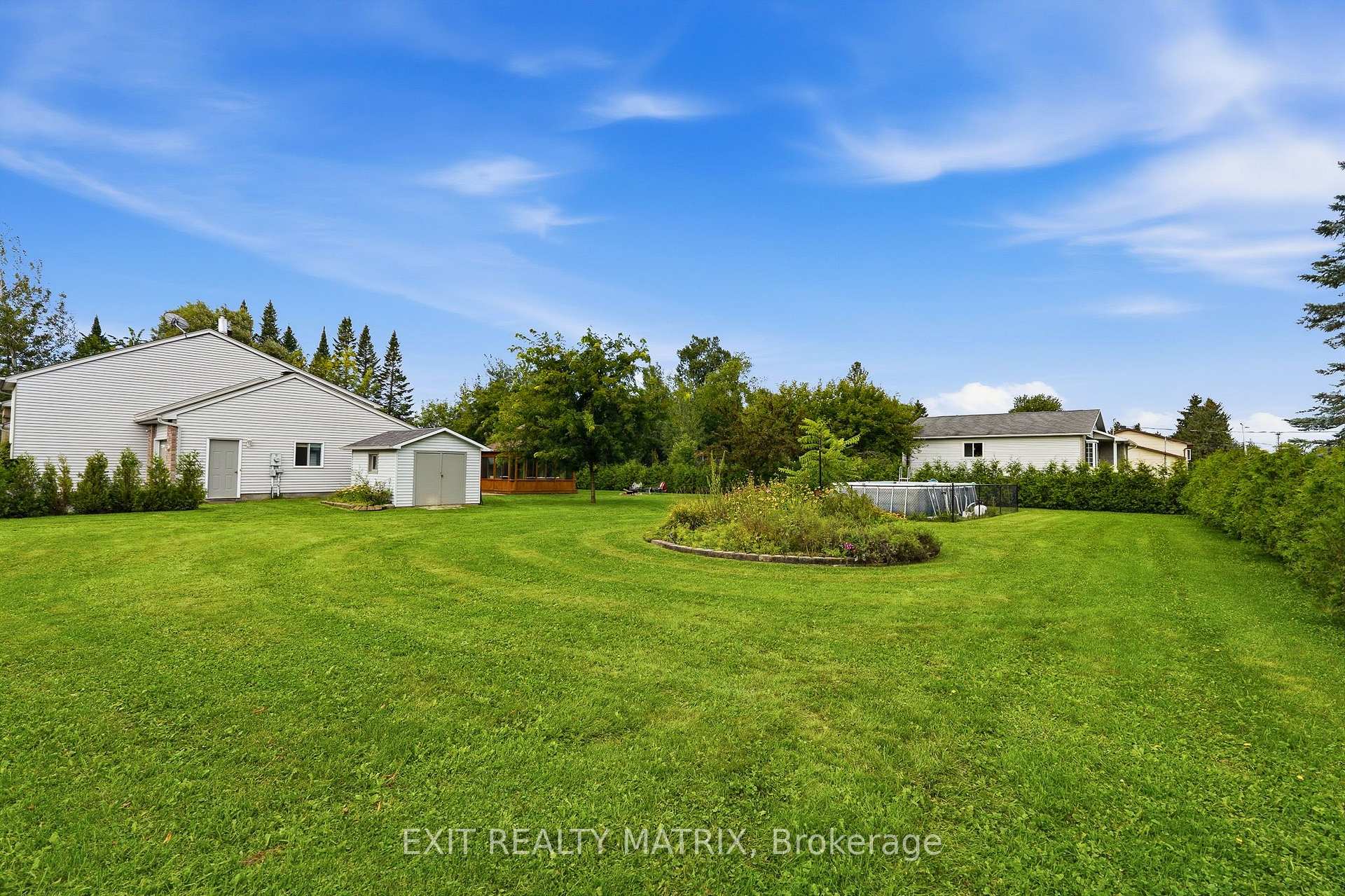 Photo 31 of 44 Ste Therese Boulevard, Russell, Embrun — HOMEH
