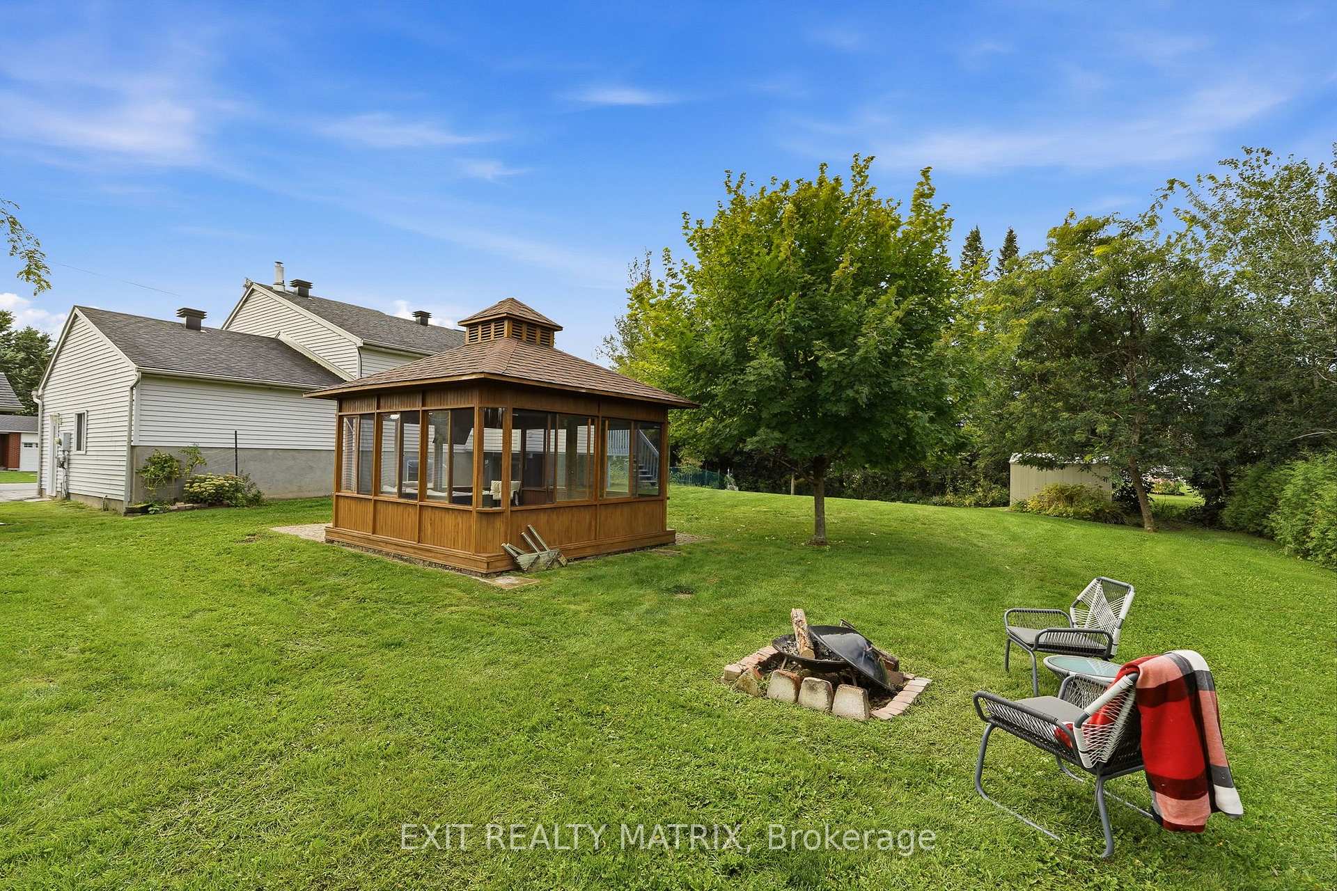 Photo 33 of 44 Ste Therese Boulevard, Russell, Embrun — HOMEH