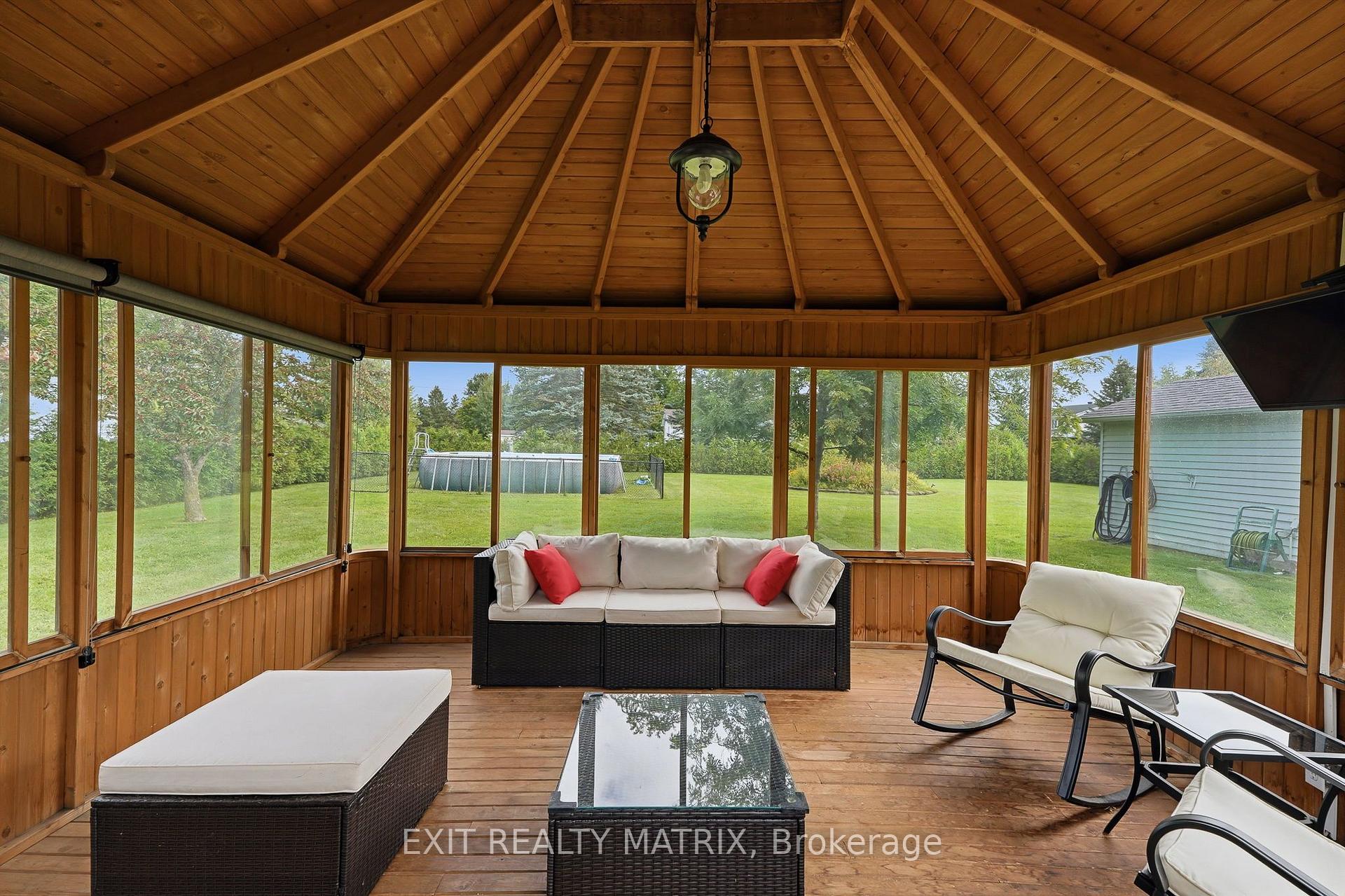 Photo 34 of 44 Ste Therese Boulevard, Russell, Embrun — HOMEH
