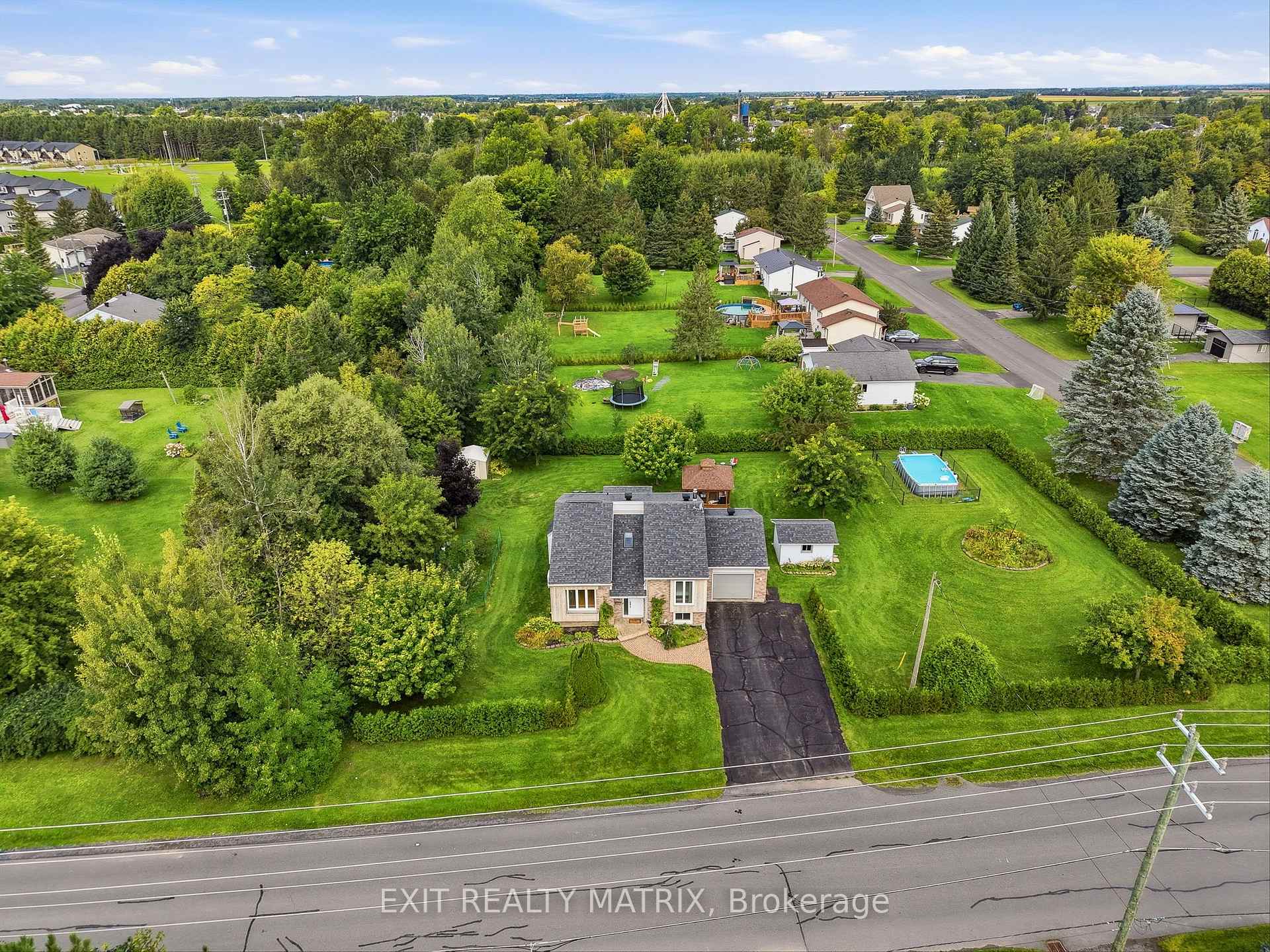 Photo 40 of 44 Ste Therese Boulevard, Russell, Embrun — HOMEH
