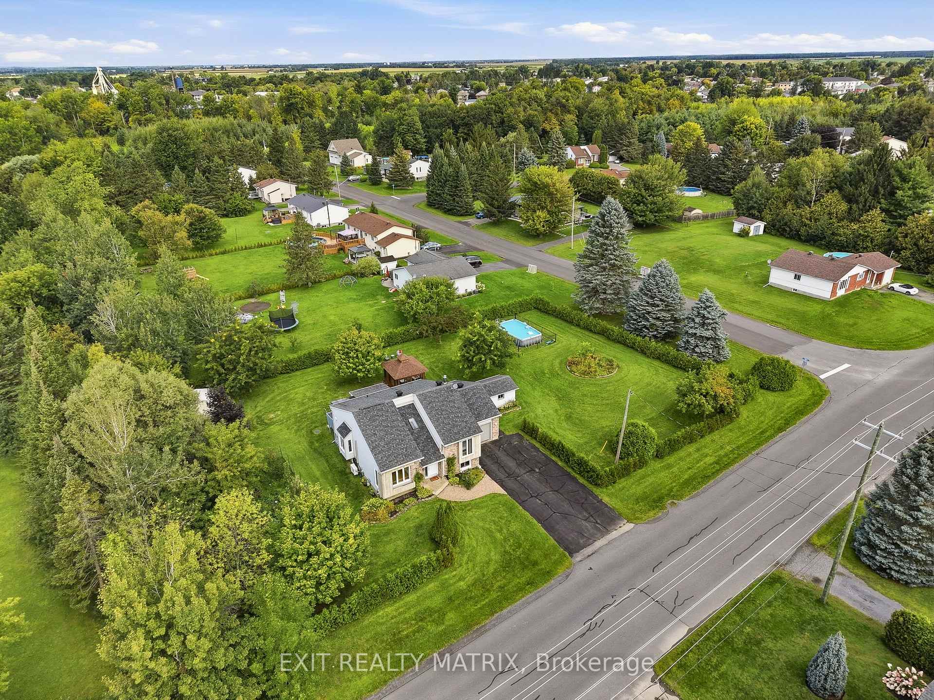 Photo 41 of 44 Ste Therese Boulevard, Russell, Embrun — HOMEH