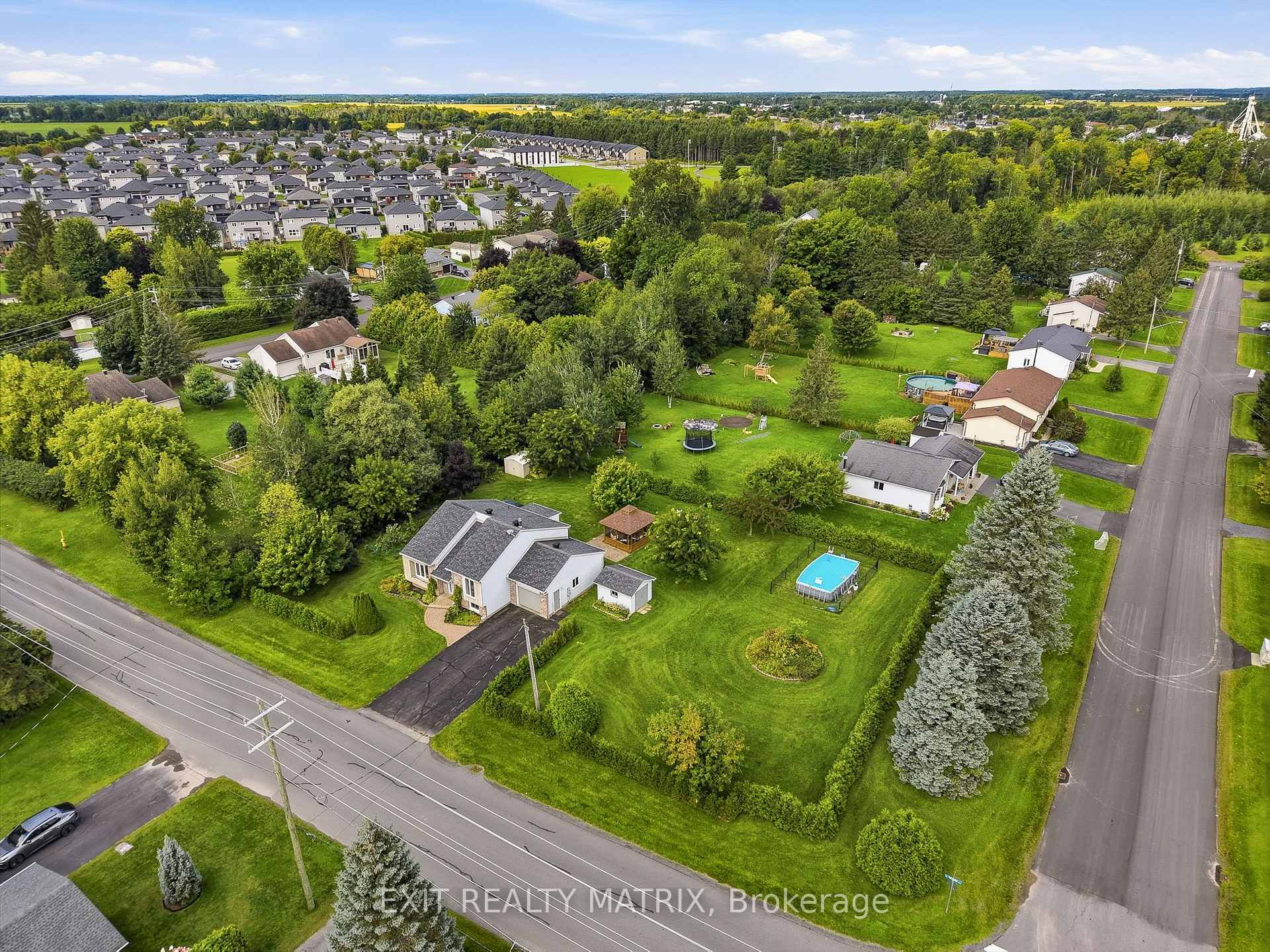 Photo 42 of 44 Ste Therese Boulevard, Russell, Embrun — HOMEH
