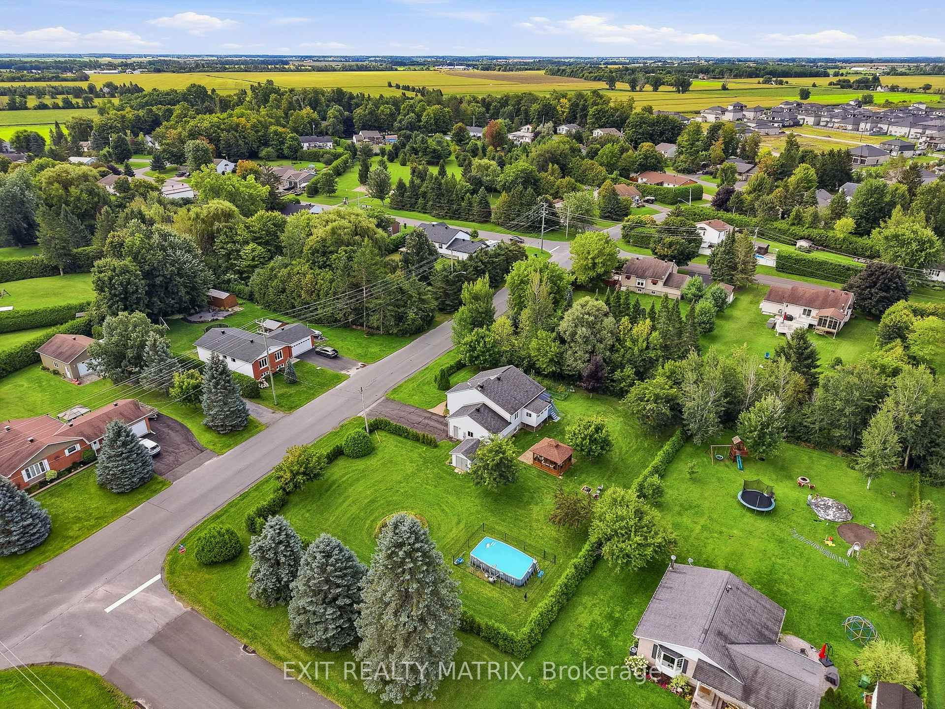 Photo 43 of 44 Ste Therese Boulevard, Russell, Embrun — HOMEH