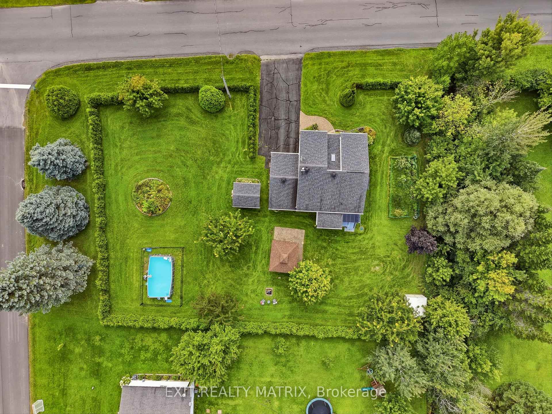 Photo 45 of 44 Ste Therese Boulevard, Russell, Embrun — HOMEH