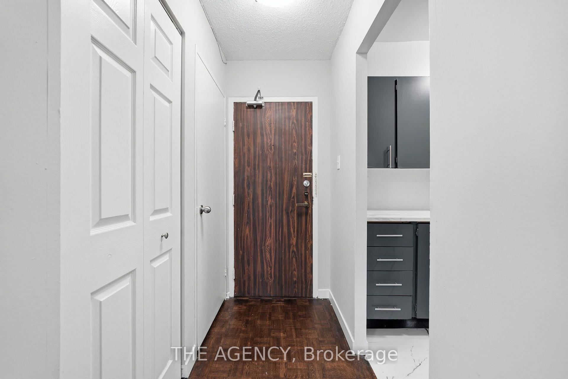 Photo 2 of Unit 2004A, 2350 Dundas Street W, Toronto, High Park North — HOMEH