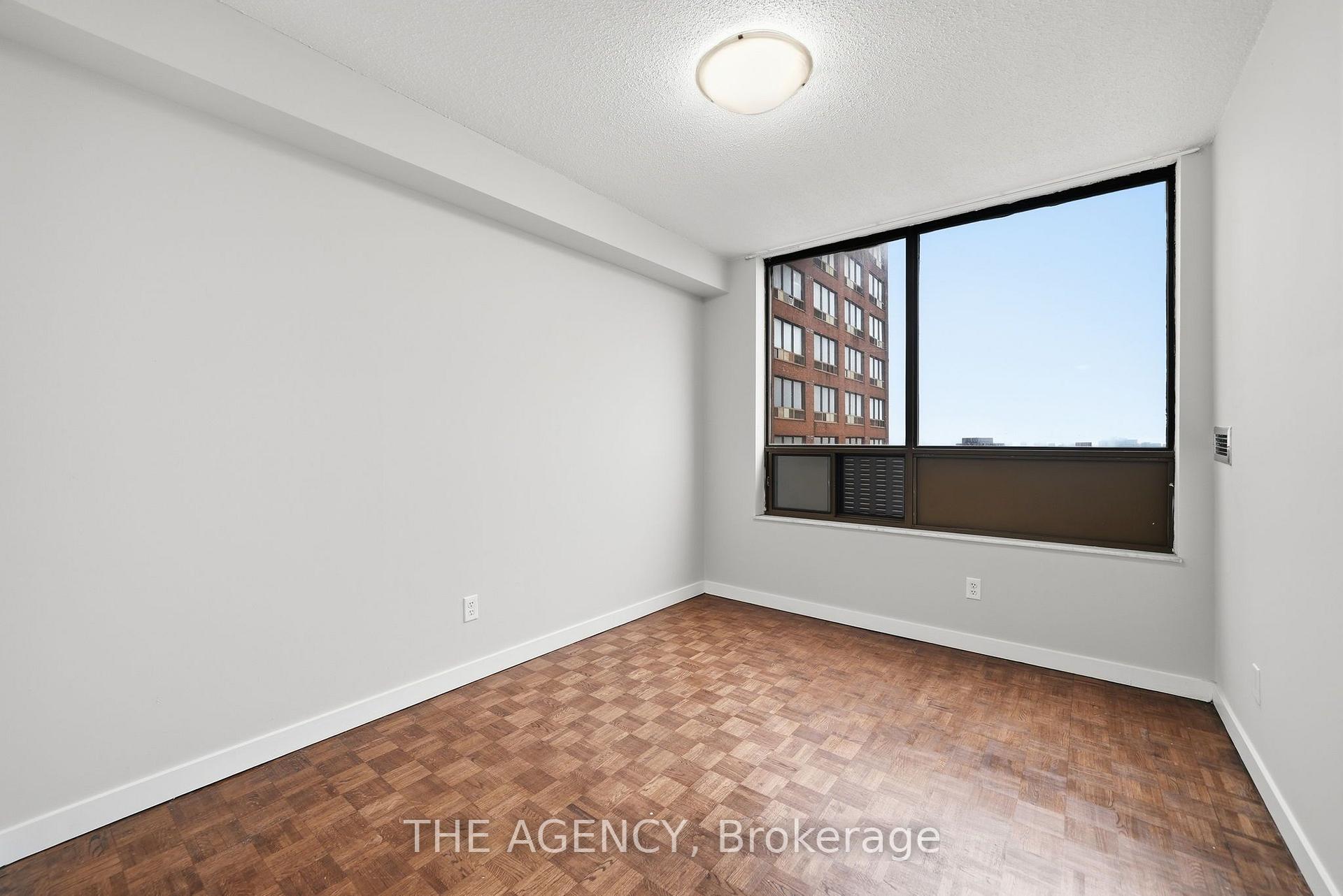 Photo 7 of Unit 2004A, 2350 Dundas Street W, Toronto, High Park North — HOMEH