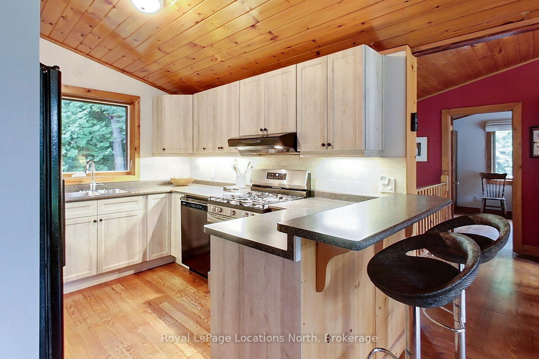 Photo 11 of 417057 Tenth Line, Blue Mountains — HOMEH