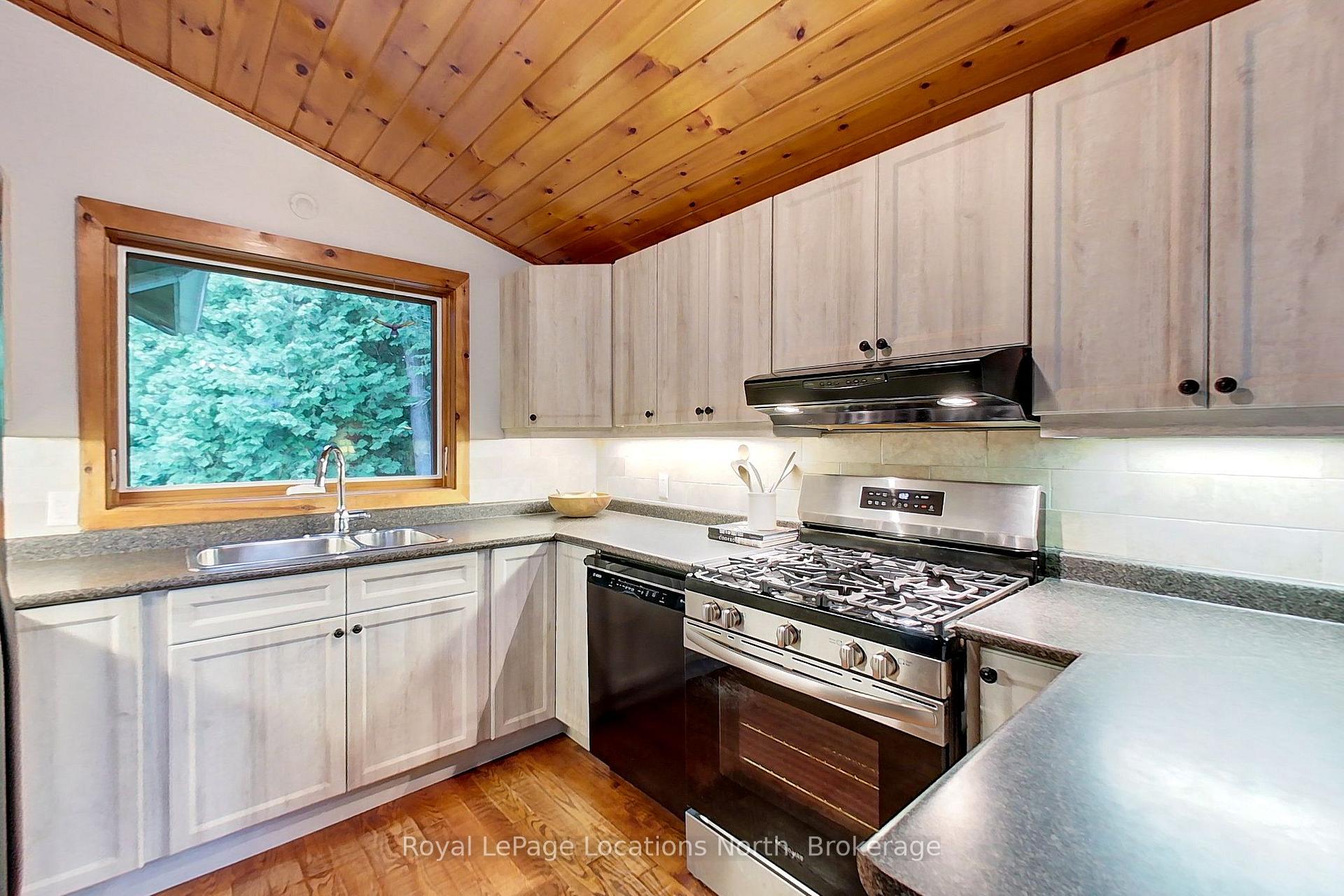 Photo 12 of 417057 Tenth Line, Blue Mountains — HOMEH