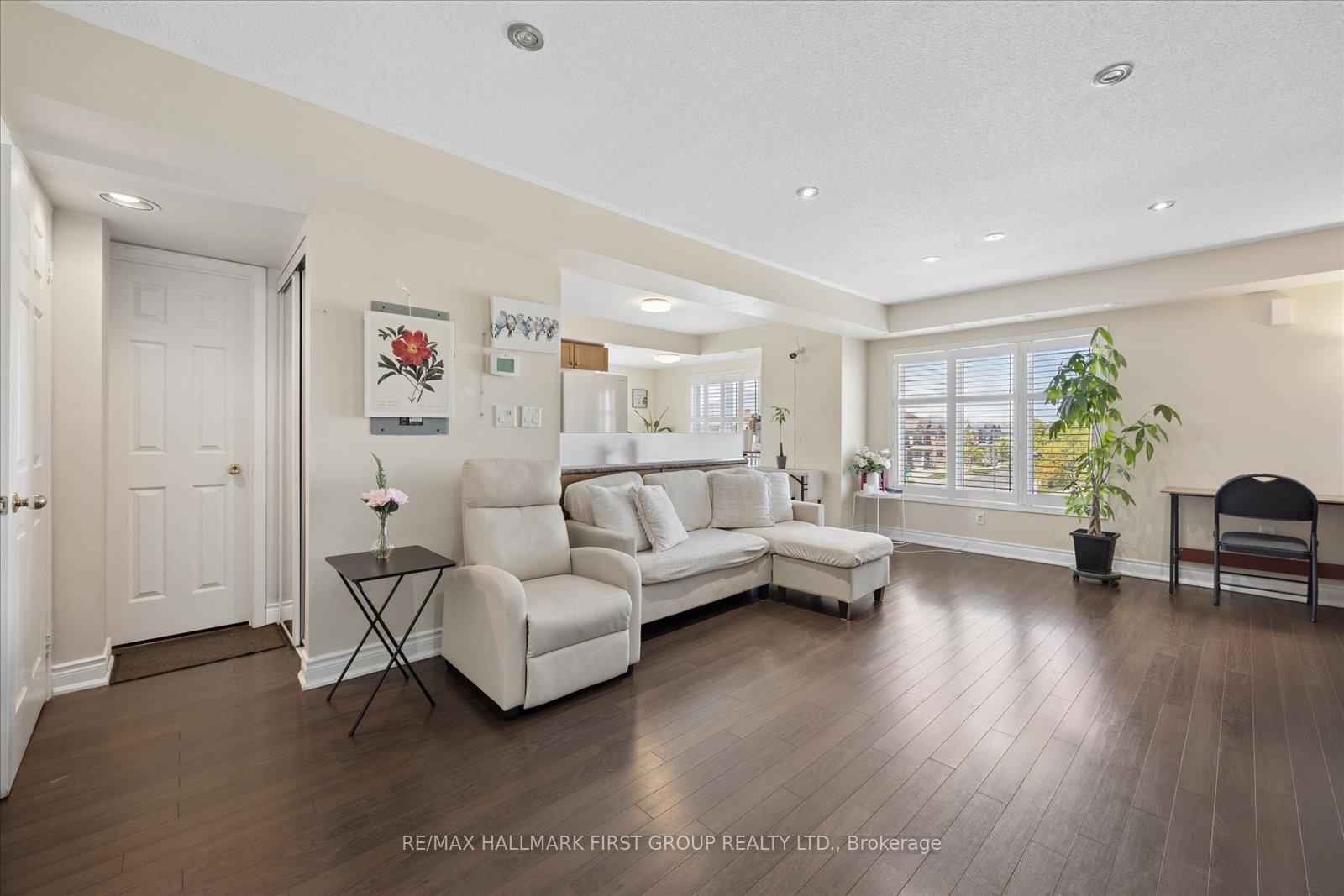 Photo 3 of Unit 3, 2067 Bur Oak Avenue, Markham, Greensborough — HOMEH