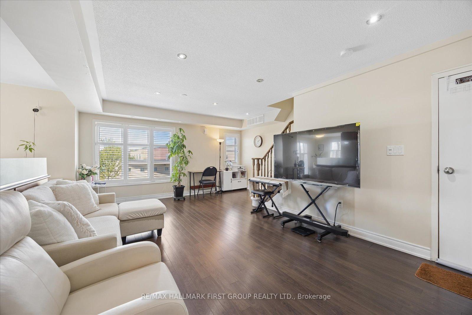 Photo 4 of Unit 3, 2067 Bur Oak Avenue, Markham, Greensborough — HOMEH