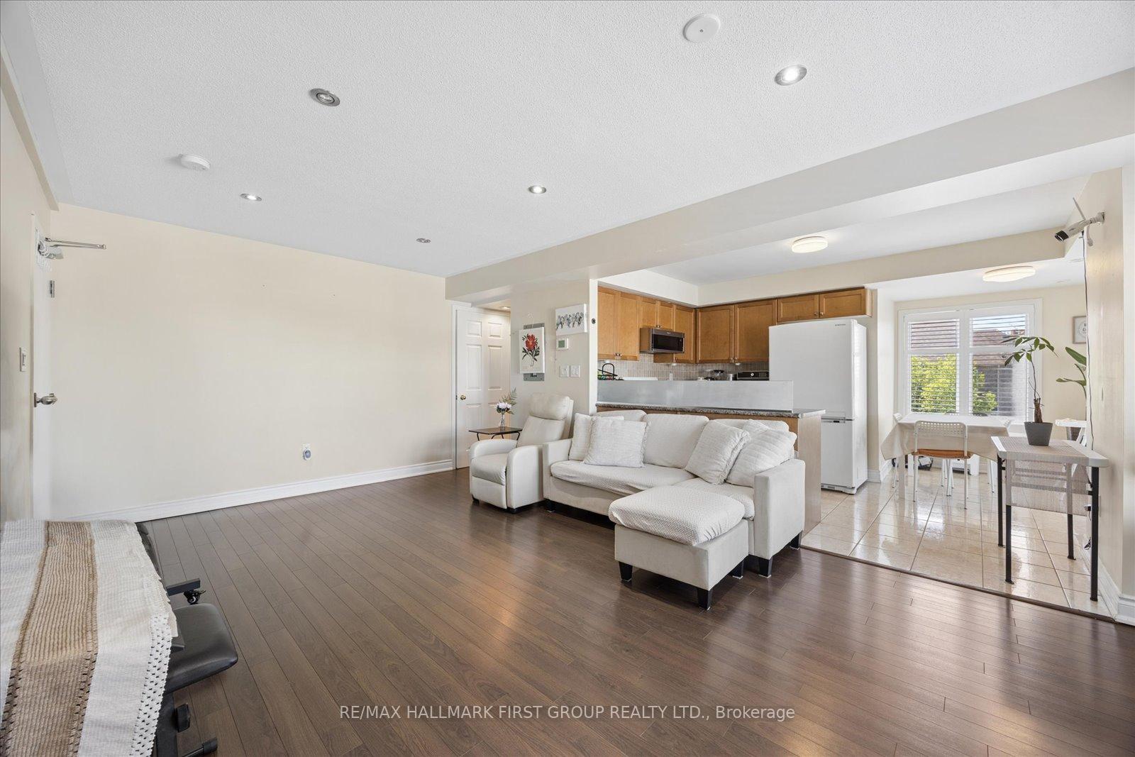 Photo 5 of Unit 3, 2067 Bur Oak Avenue, Markham, Greensborough — HOMEH