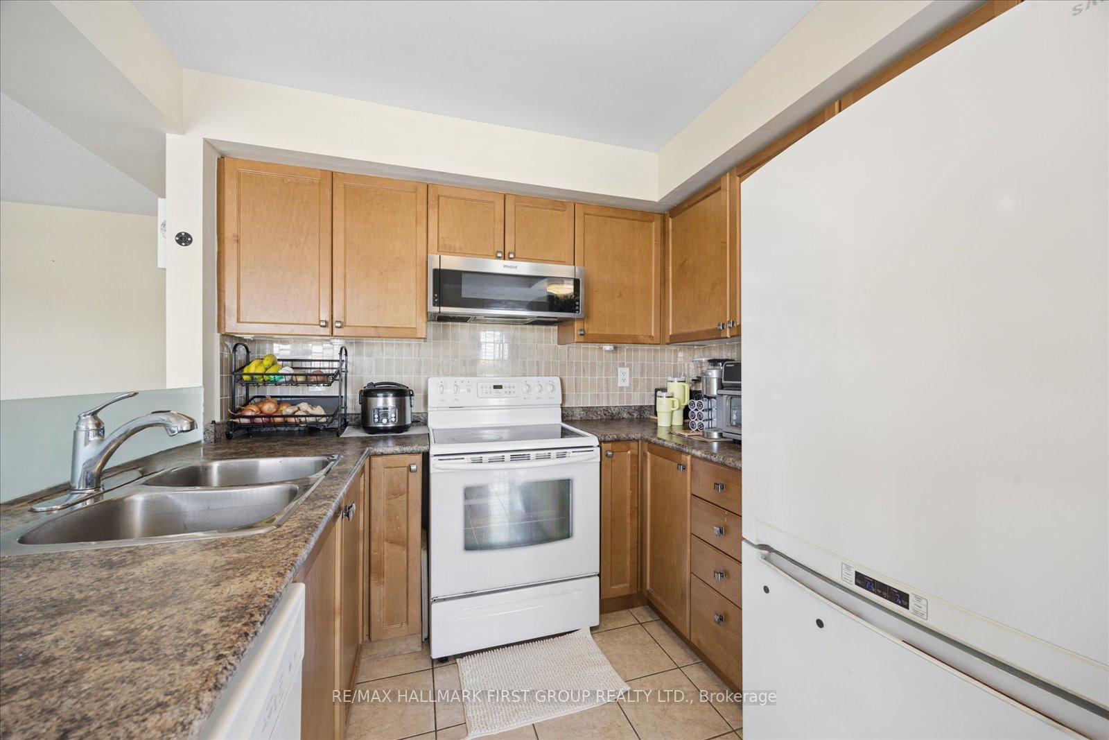 Photo 6 of Unit 3, 2067 Bur Oak Avenue, Markham, Greensborough — HOMEH