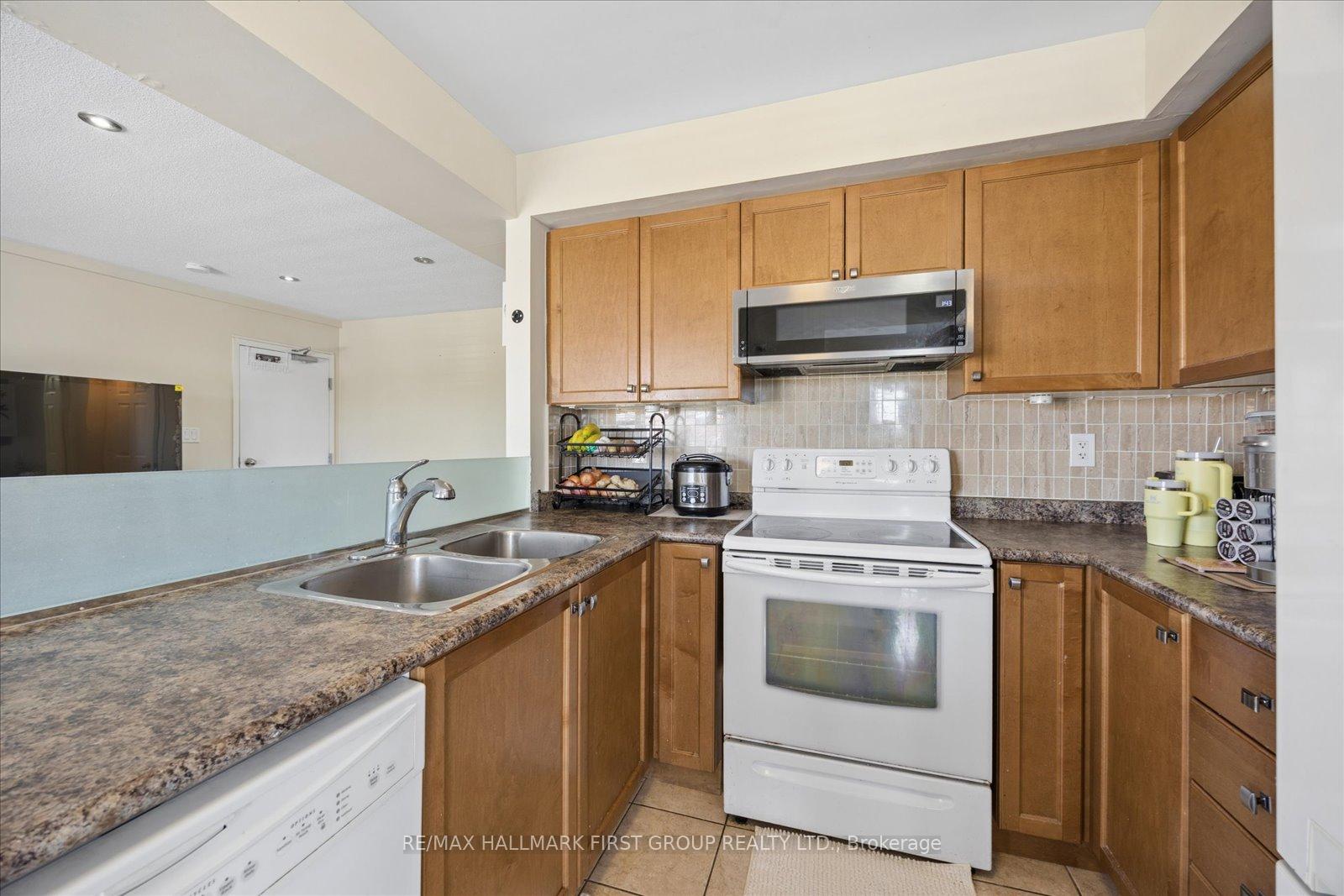 Photo 7 of Unit 3, 2067 Bur Oak Avenue, Markham, Greensborough — HOMEH