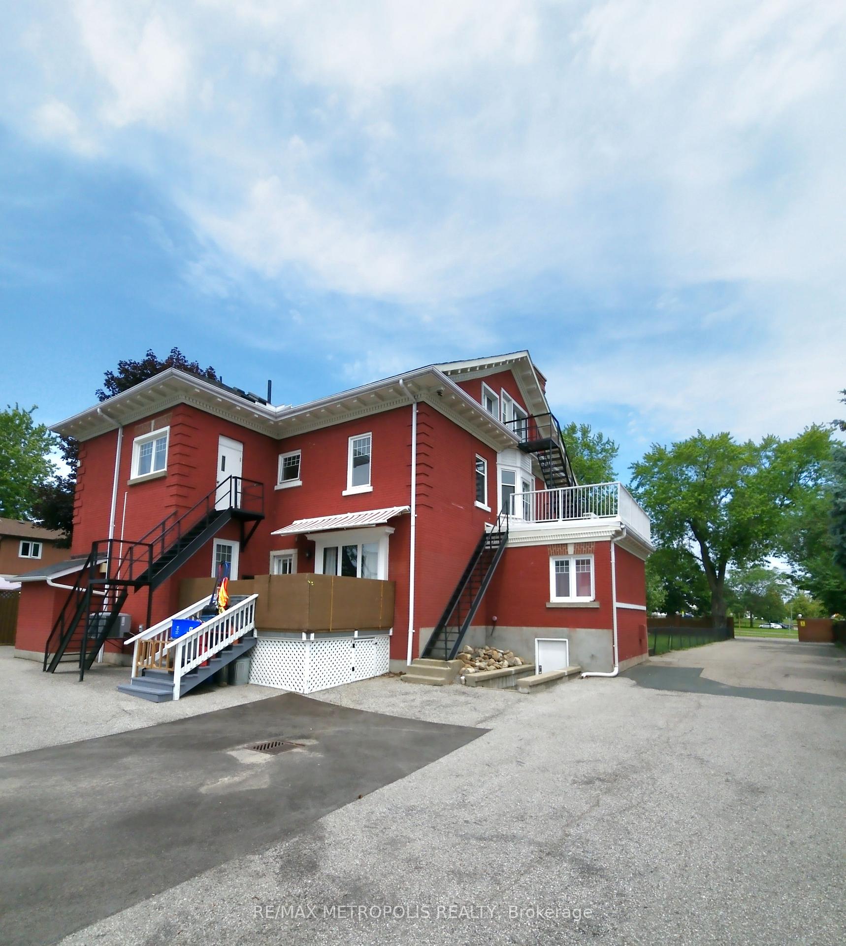 Photo 2 of Unit Upper #2, 1110 Simcoe Street S, Oshawa, Lakeview — HOMEH