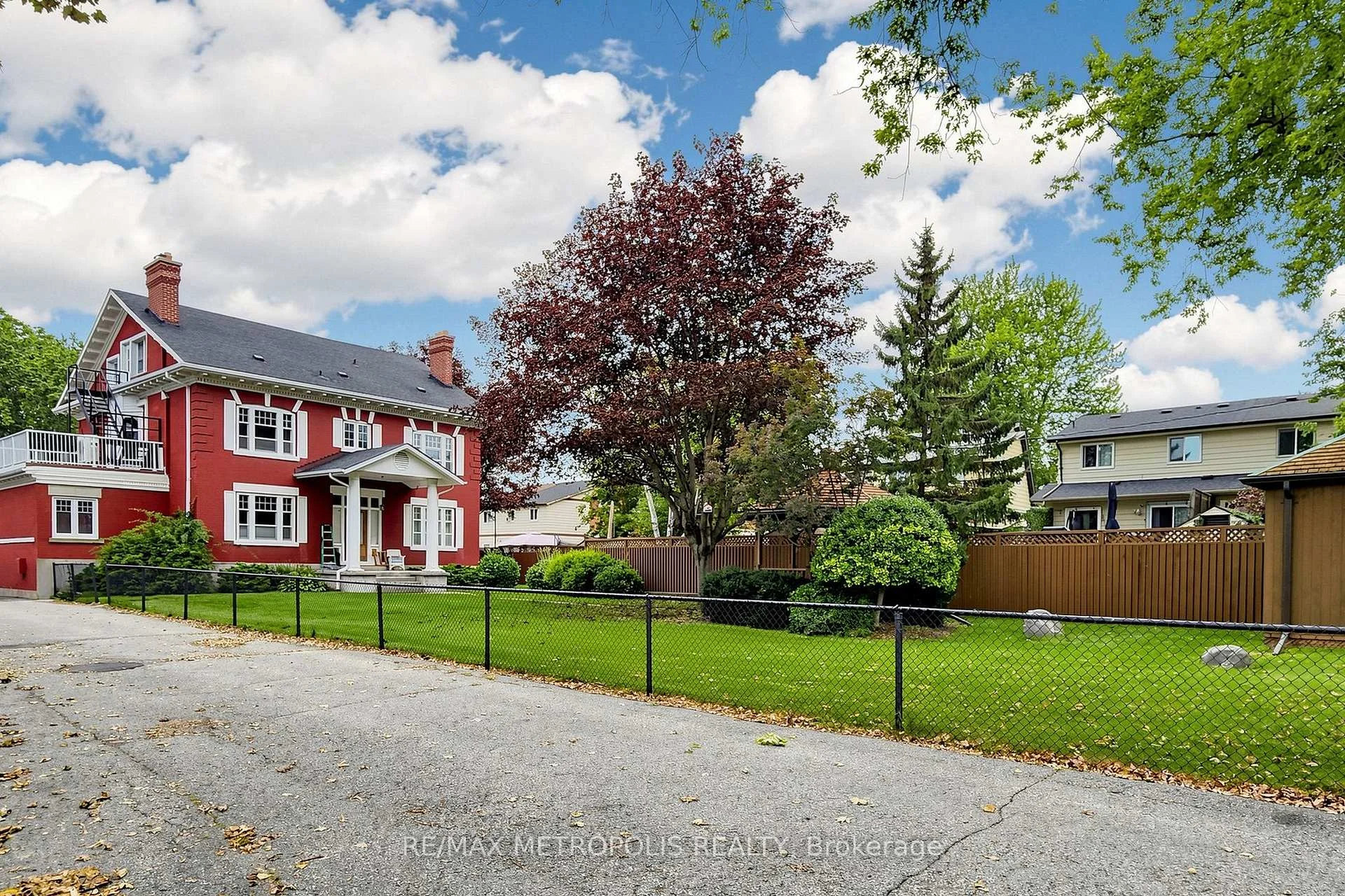 Photo 4 of Unit Upper #2, 1110 Simcoe Street S, Oshawa, Lakeview — HOMEH