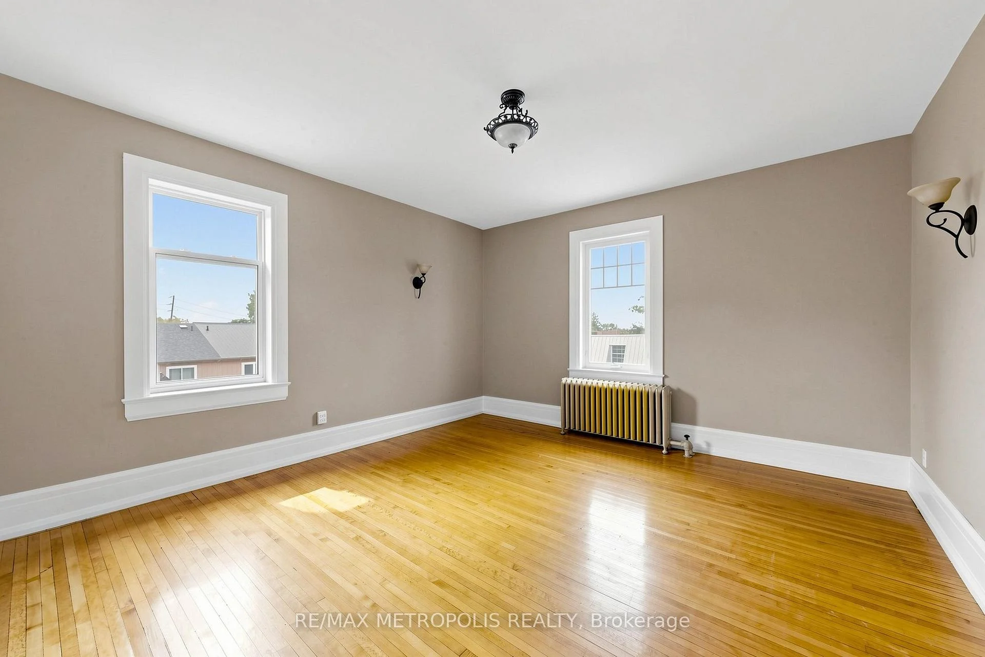 Photo 10 of Unit Upper #2, 1110 Simcoe Street S, Oshawa, Lakeview — HOMEH
