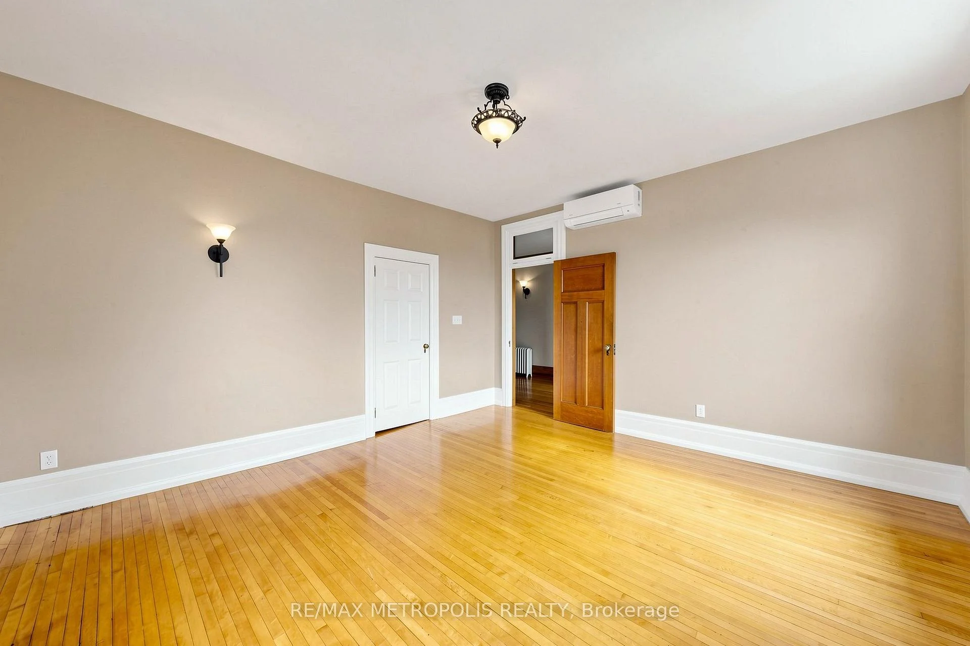 Photo 12 of Unit Upper #2, 1110 Simcoe Street S, Oshawa, Lakeview — HOMEH