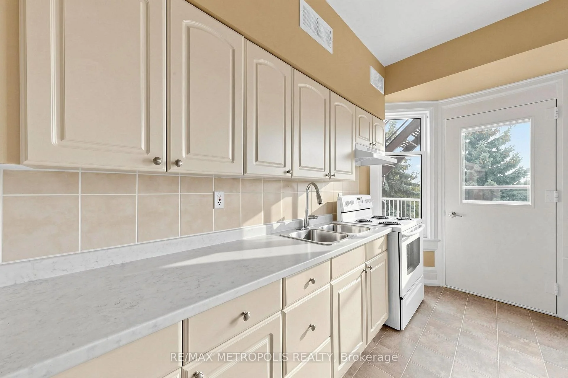 Photo 26 of Unit Upper #2, 1110 Simcoe Street S, Oshawa, Lakeview — HOMEH