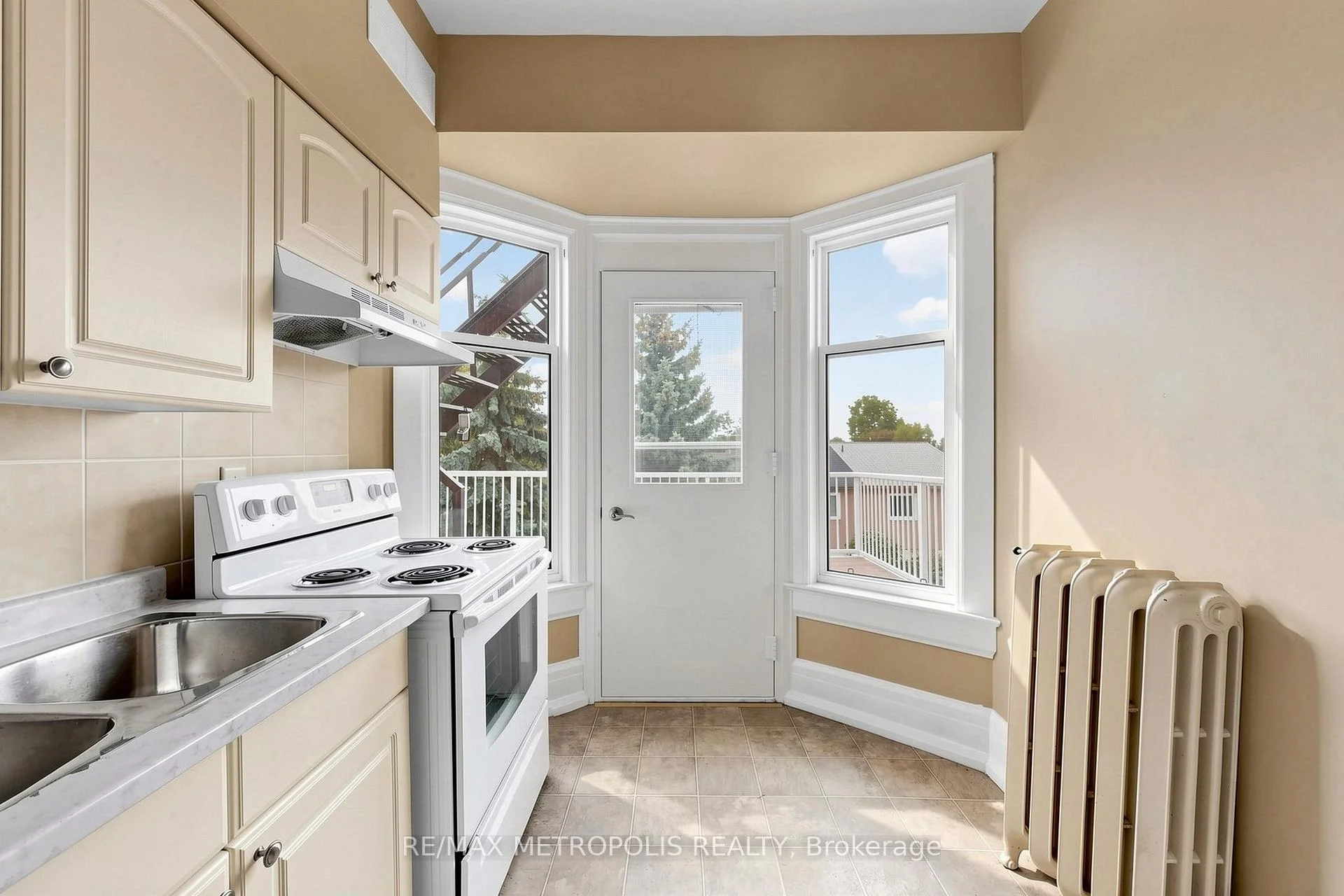 Photo 28 of Unit Upper #2, 1110 Simcoe Street S, Oshawa, Lakeview — HOMEH