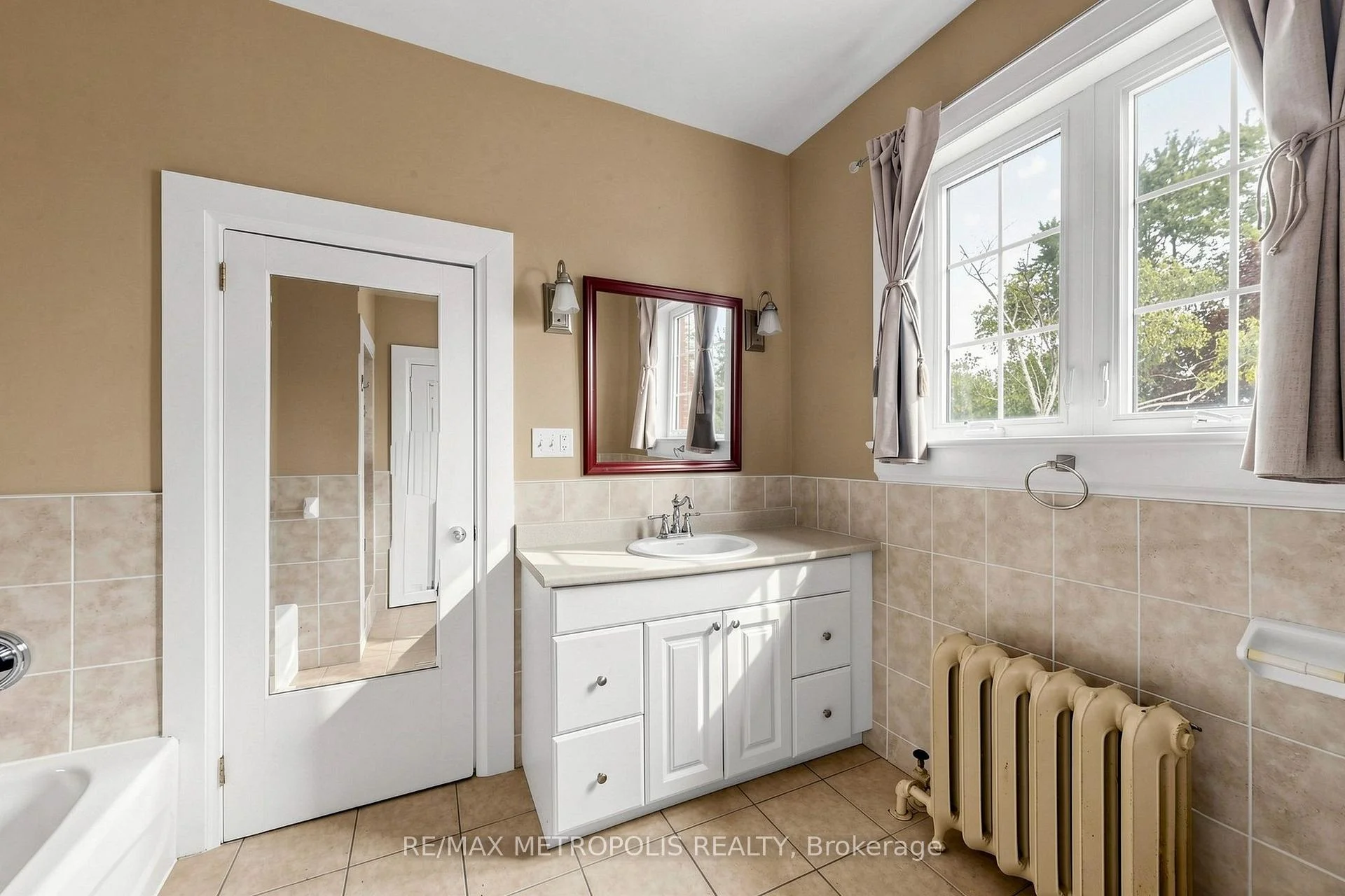 Photo 40 of Unit Upper #2, 1110 Simcoe Street S, Oshawa, Lakeview — HOMEH