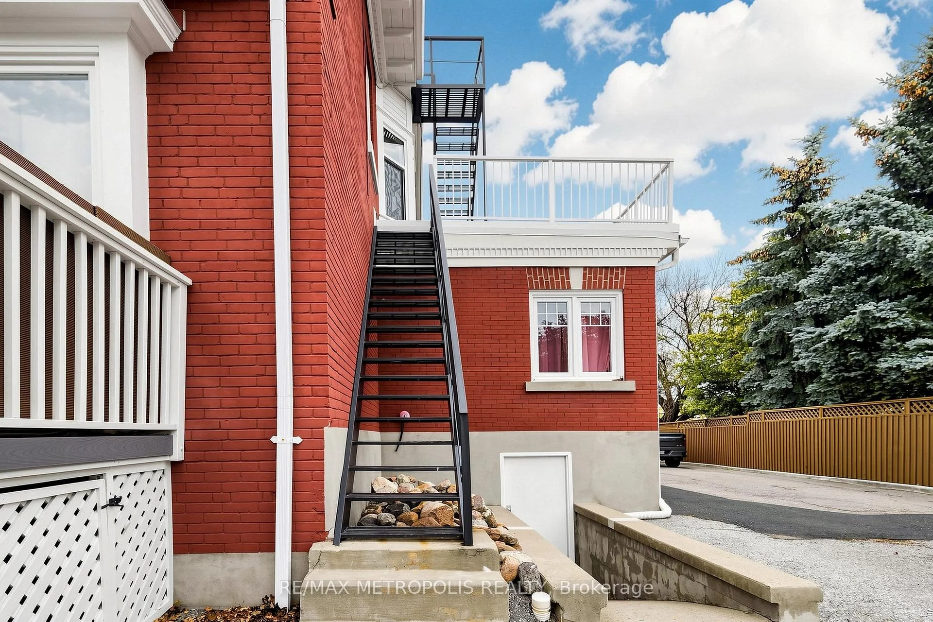 Photo 50 of Unit Upper #2, 1110 Simcoe Street S, Oshawa, Lakeview — HOMEH