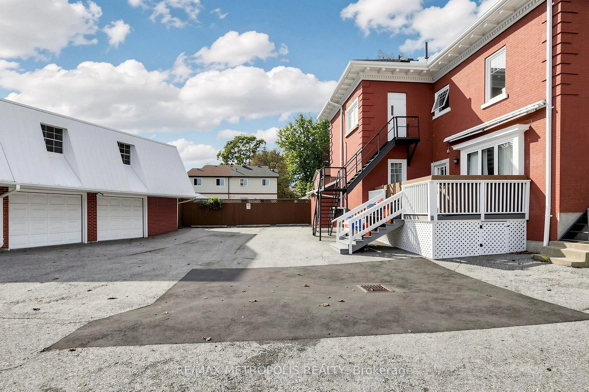 Photo 57 of Unit Upper #2, 1110 Simcoe Street S, Oshawa, Lakeview — HOMEH