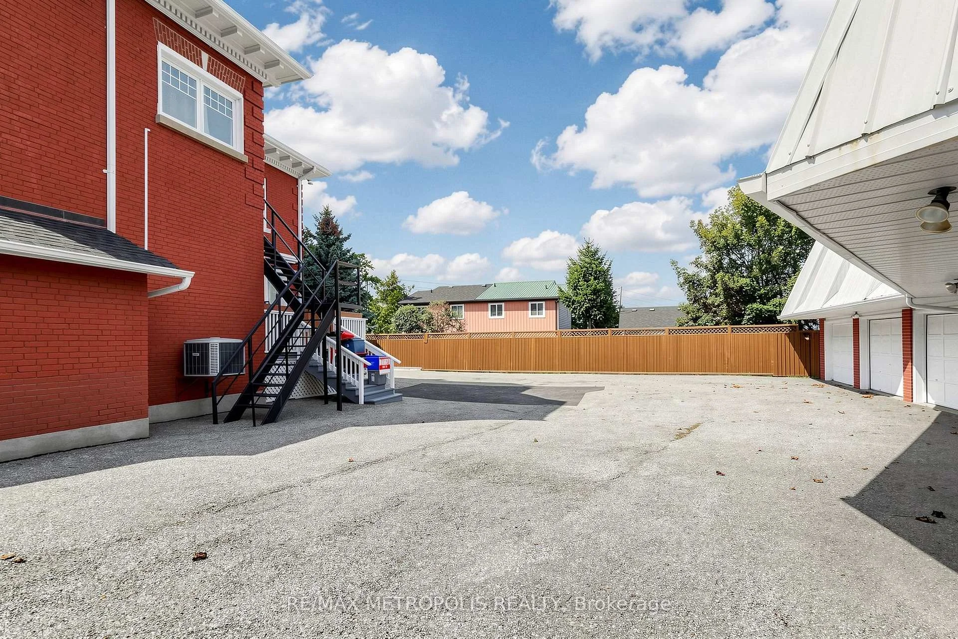 Photo 61 of Unit Upper #2, 1110 Simcoe Street S, Oshawa, Lakeview — HOMEH