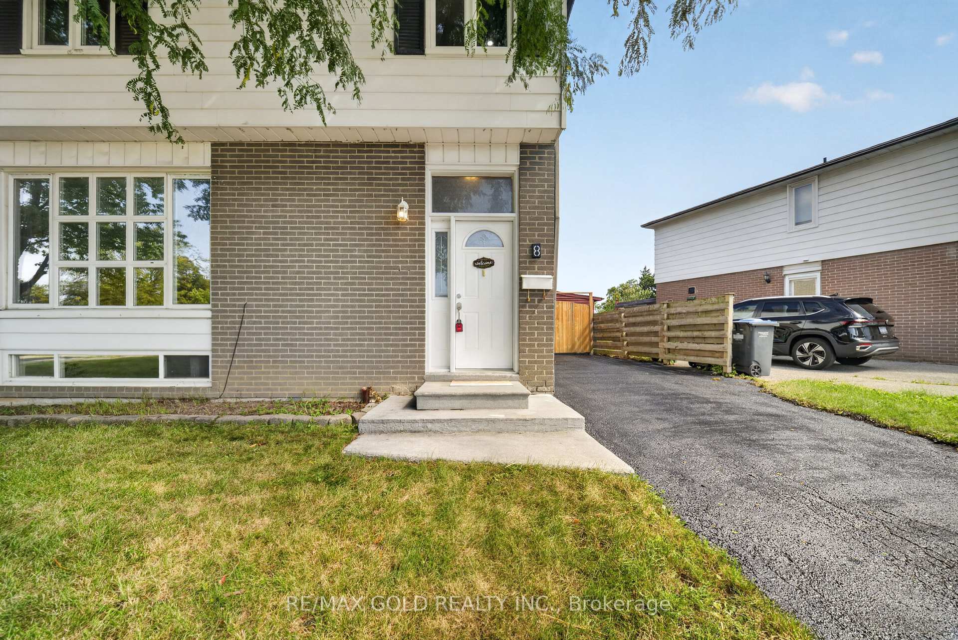 Photo 4 of 8 Earnscliffe Gate, Brampton, Southgate — HOMEH