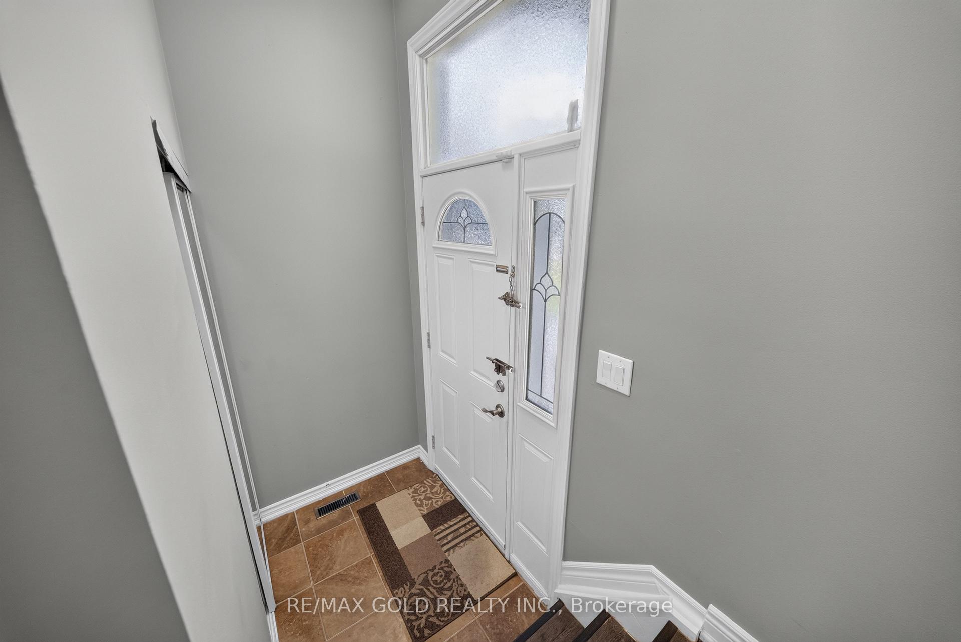 Photo 5 of 8 Earnscliffe Gate, Brampton, Southgate — HOMEH