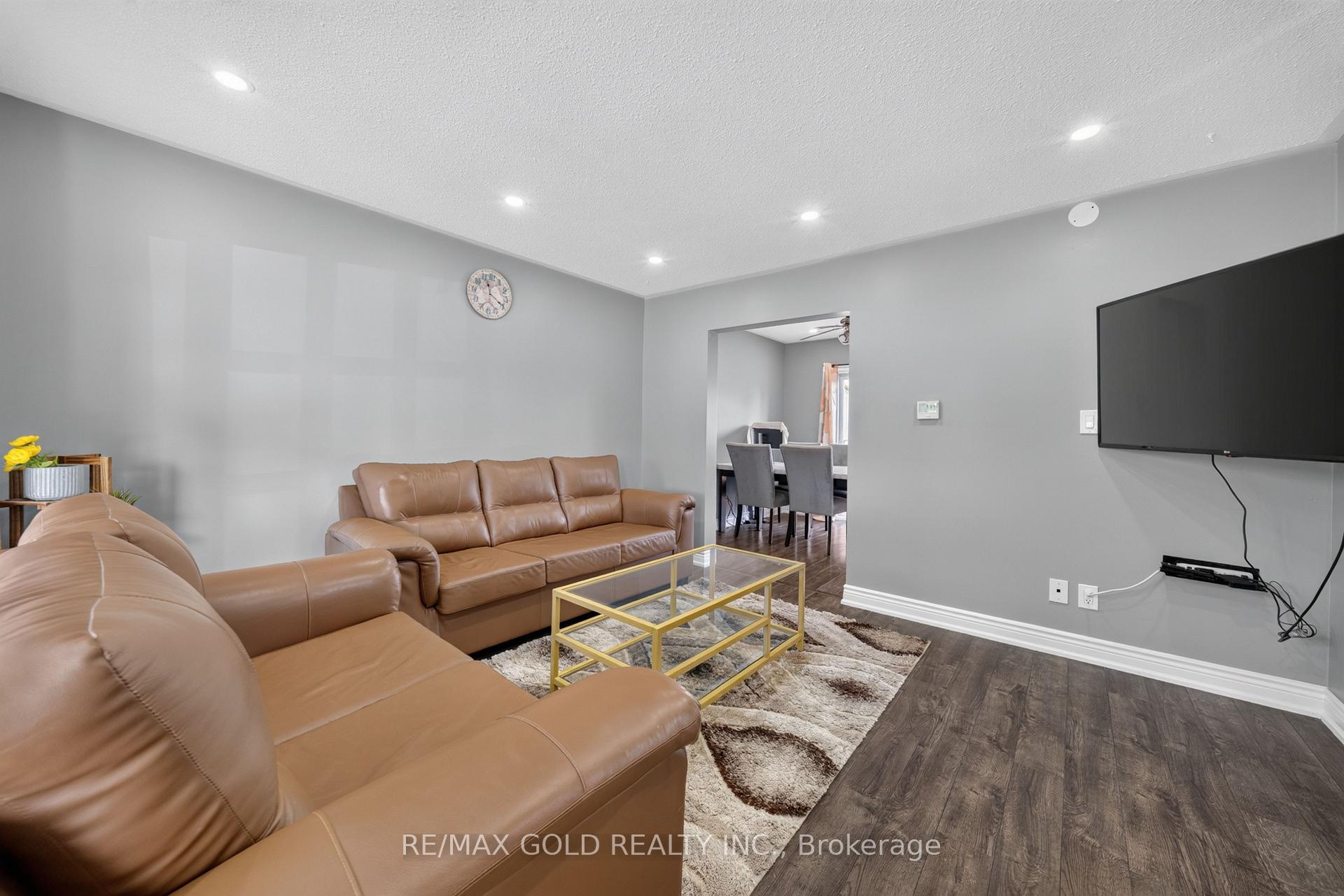 Photo 11 of 8 Earnscliffe Gate, Brampton, Southgate — HOMEH