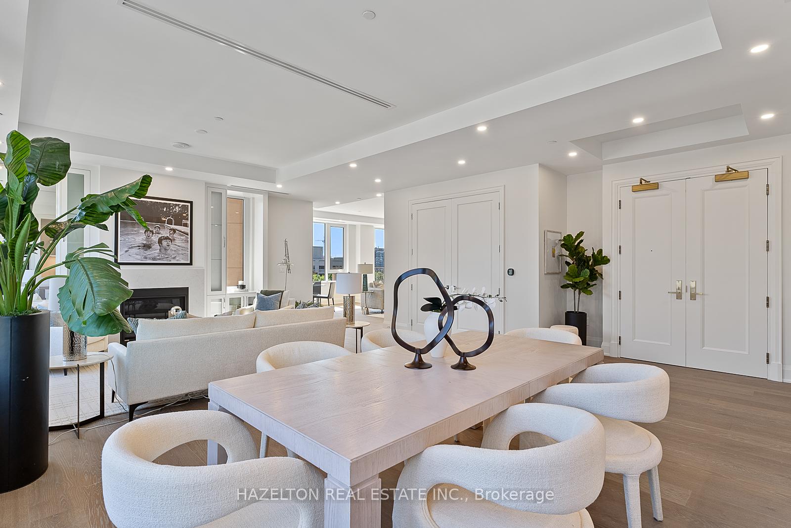 Photo 5 of Unit 802, 128 Hazelton Avenue, Toronto, The Annex — HOMEH
