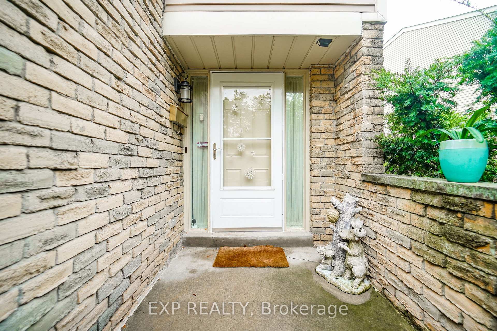 Photo 5 of 61 Wintermute Boulevard, Scarborough, Steeles — HOMEH