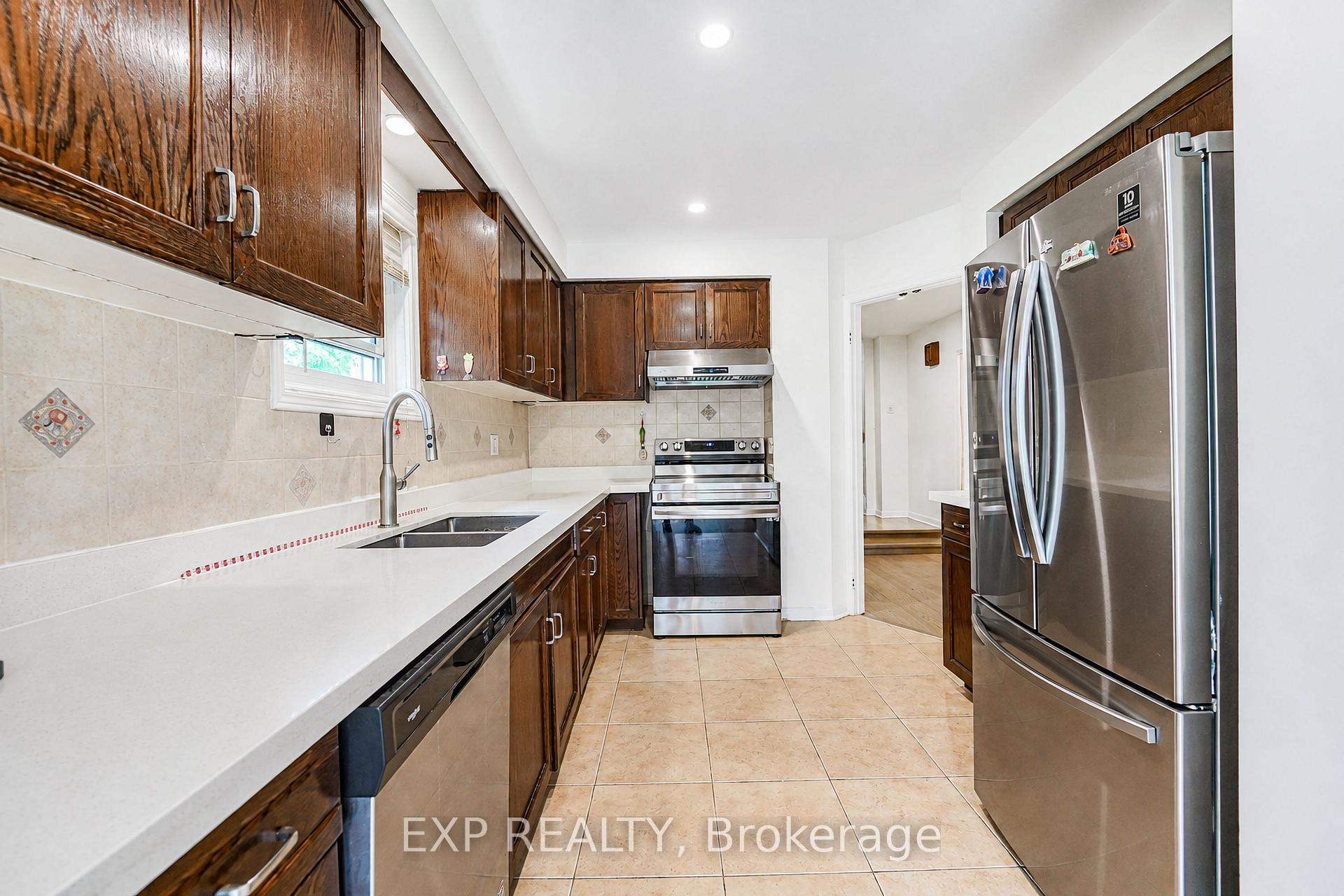 Photo 14 of 61 Wintermute Boulevard, Scarborough, Steeles — HOMEH