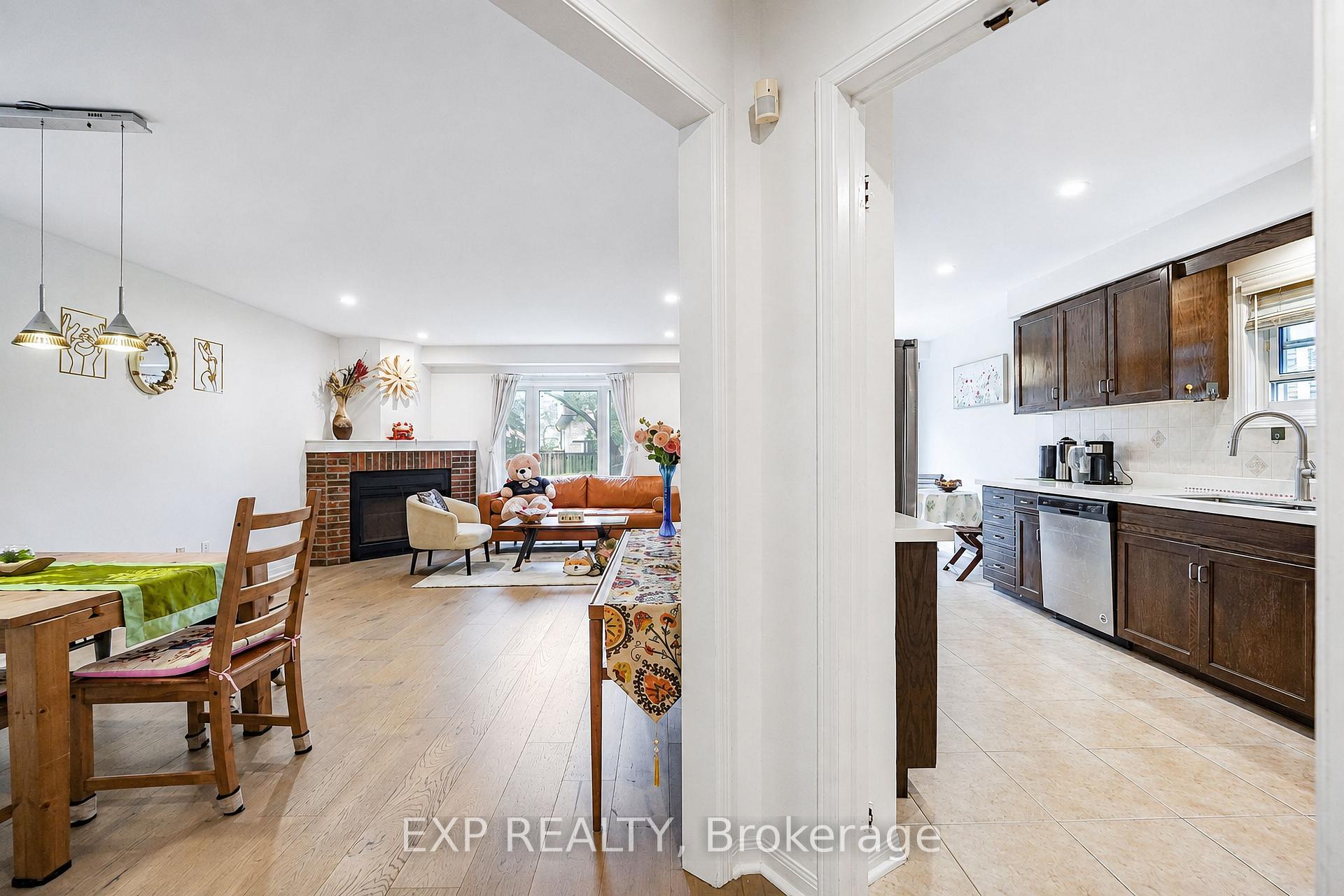 Photo 16 of 61 Wintermute Boulevard, Scarborough, Steeles — HOMEH