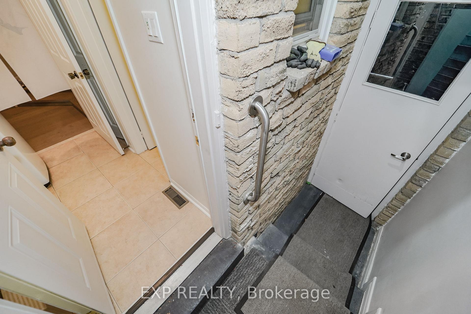 Photo 34 of 61 Wintermute Boulevard, Scarborough, Steeles — HOMEH