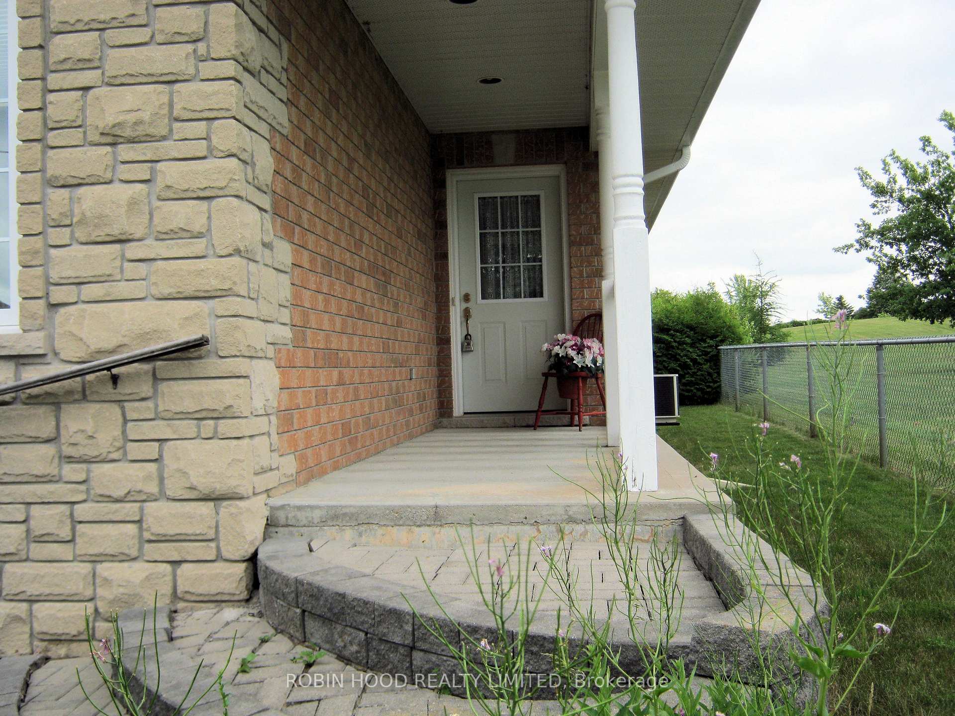 Photo 3 of 40 Dormer Road, Kawartha Lakes, Lindsay — HOMEH