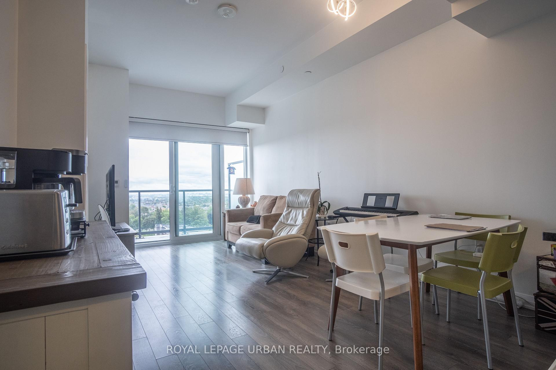 Photo 5 of Unit 817, 99 Eagle Rock Way, Vaughan, Maple — HOMEH