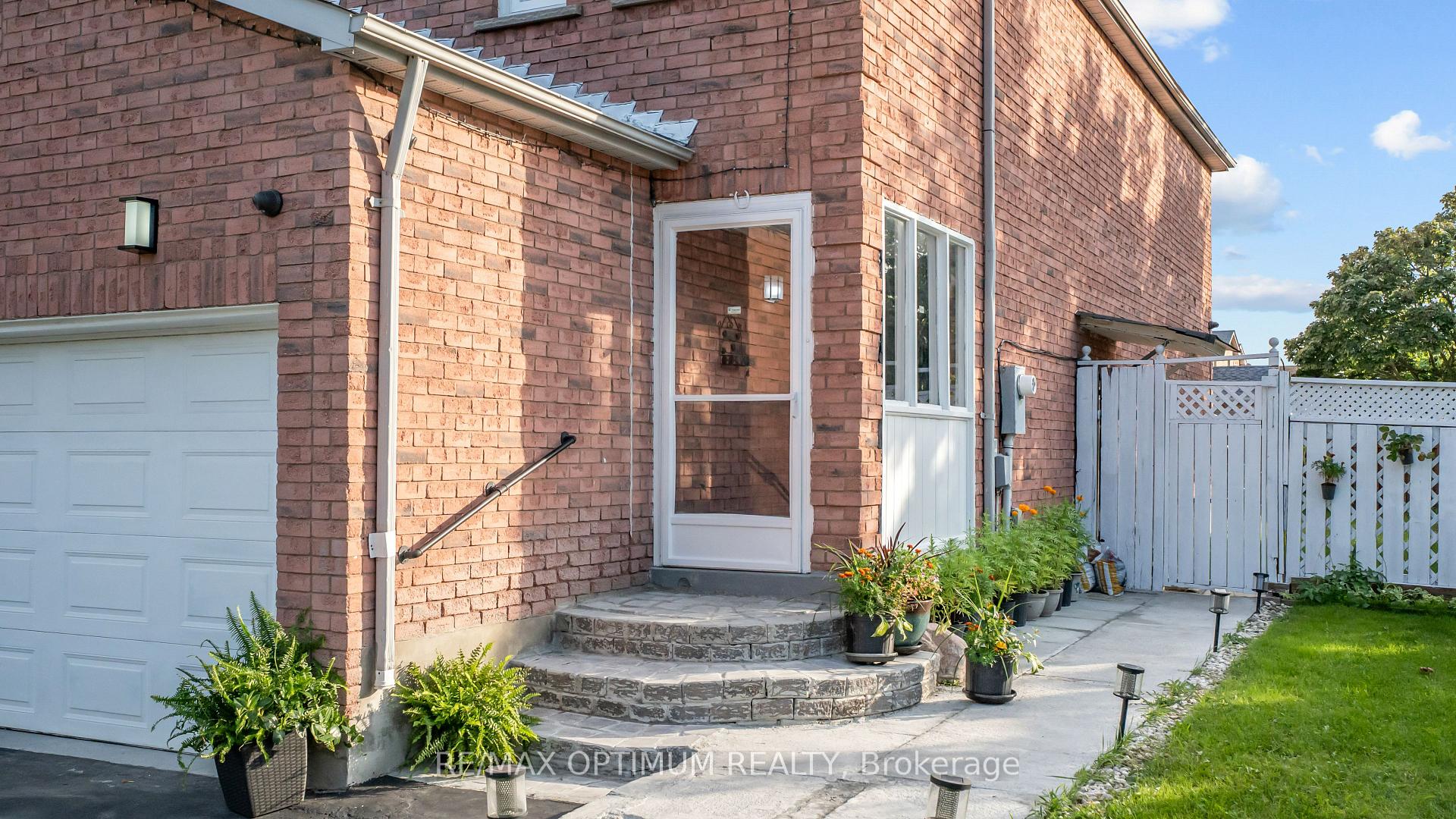 Photo 2 of 79 Gatesgill Street, Brampton, Brampton West — HOMEH