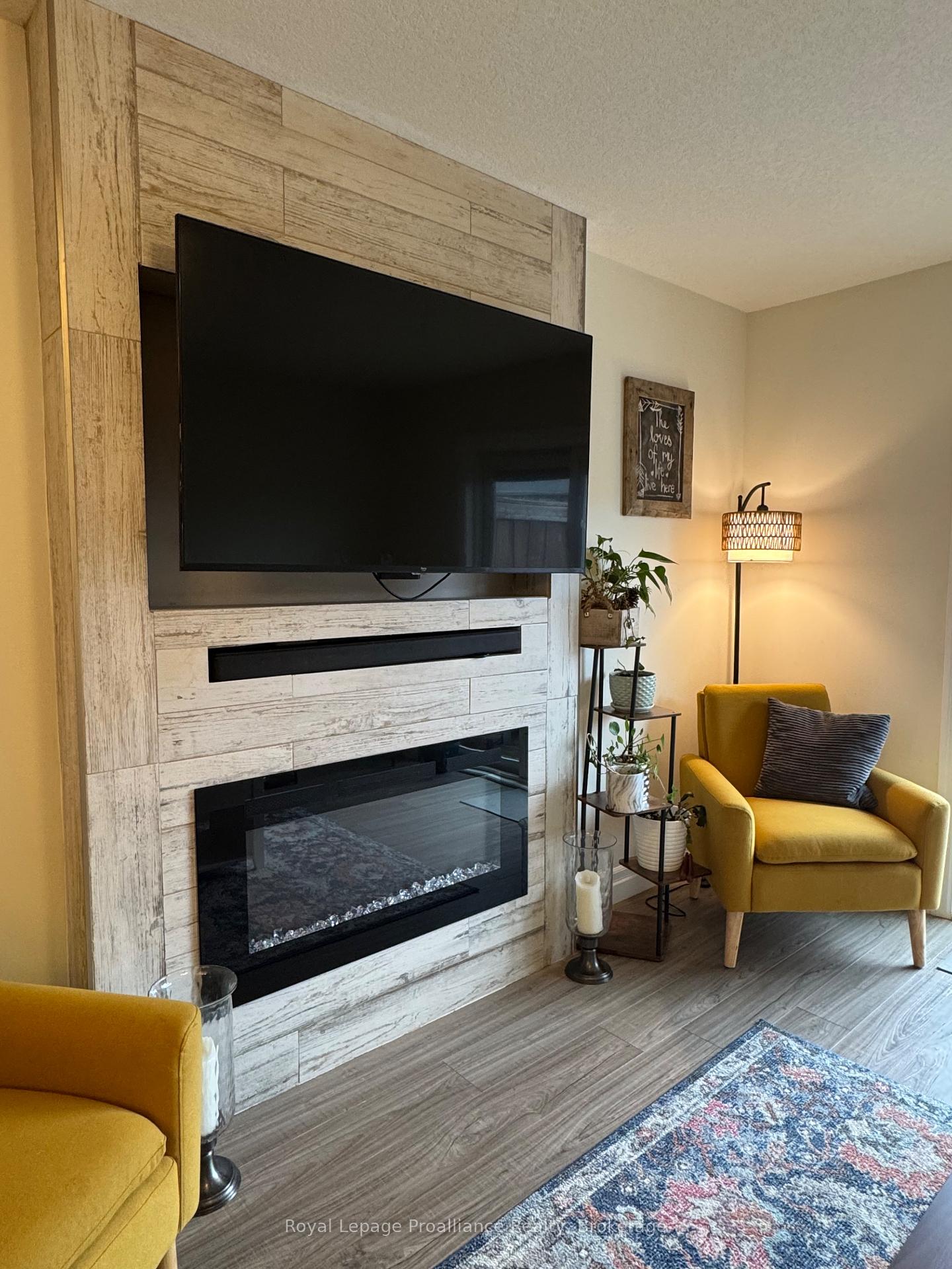 Photo 13 of 19 McIntosh Crescent, Quinte West, Murray Ward — HOMEH