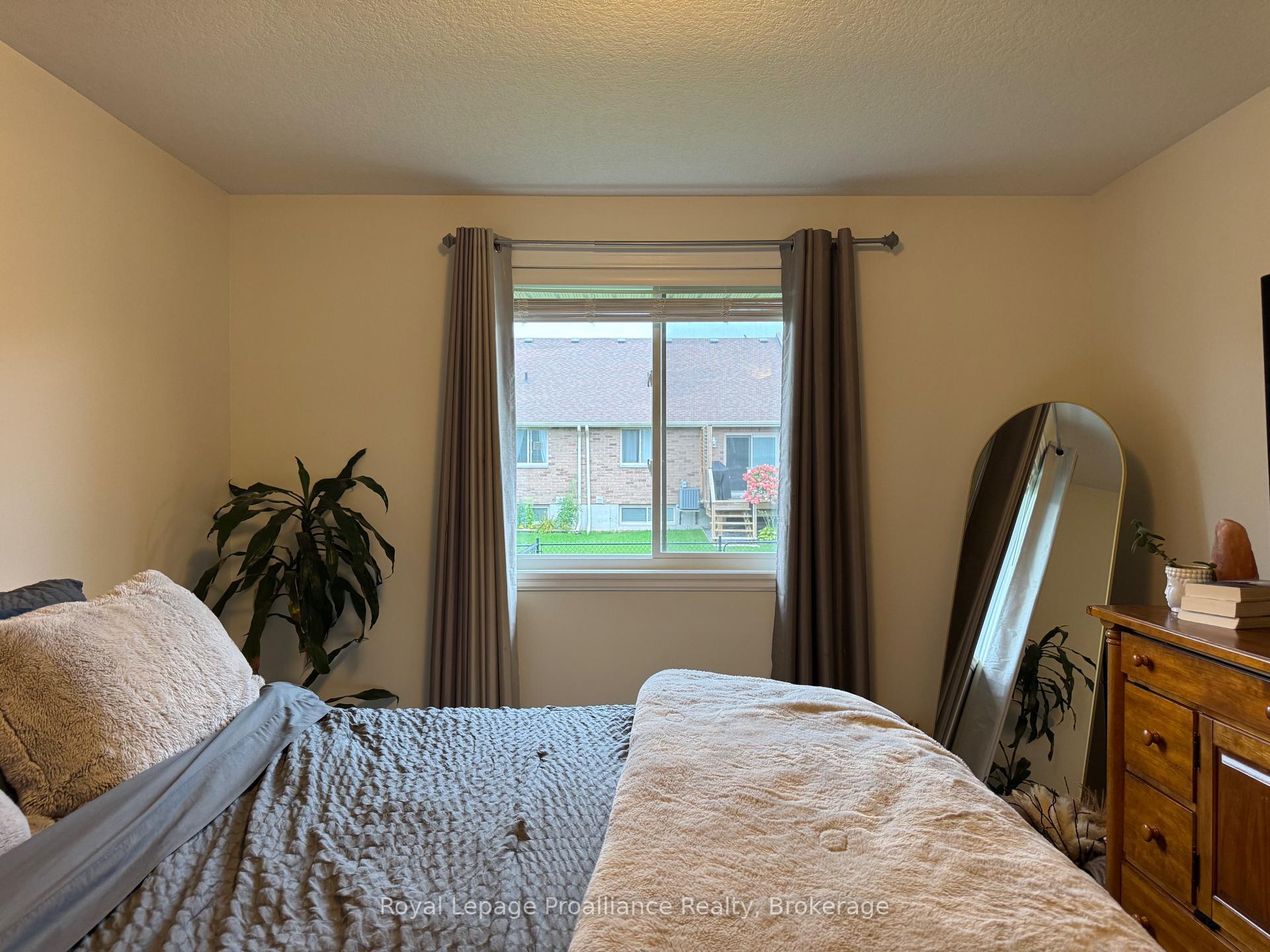 Photo 24 of 19 McIntosh Crescent, Quinte West, Murray Ward — HOMEH