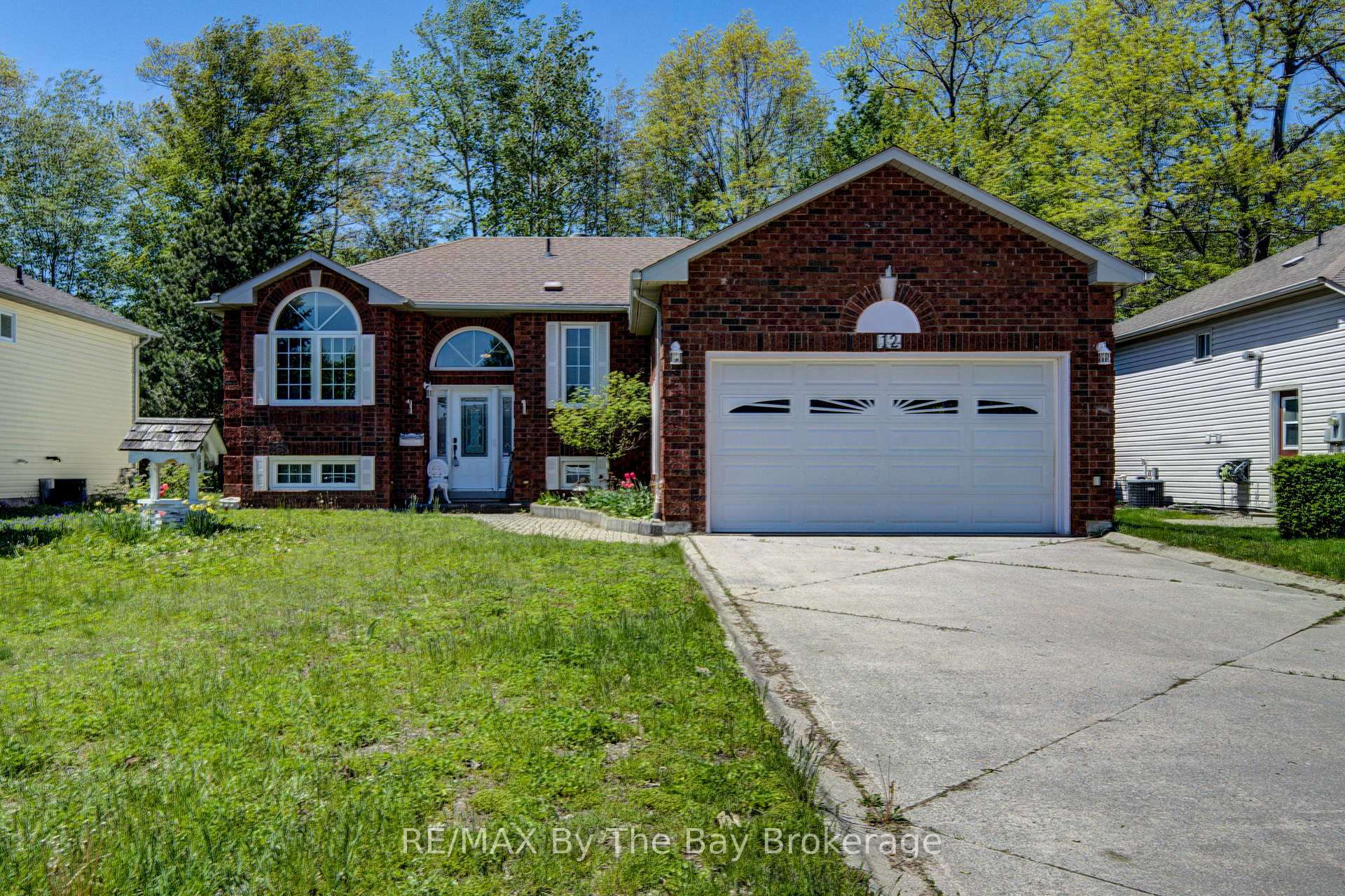 Photo 1 of 12 Silver Birch Avenue, Wasaga Beach — HOMEH