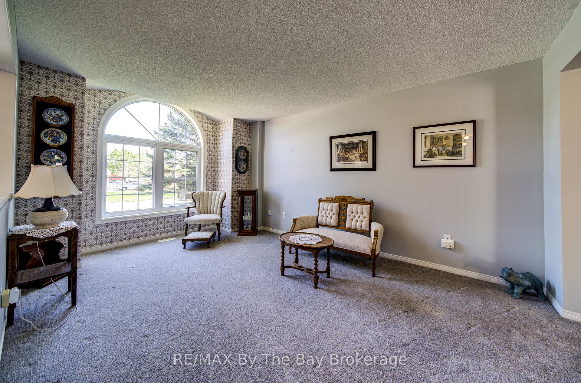 Photo 4 of 12 Silver Birch Avenue, Wasaga Beach — HOMEH