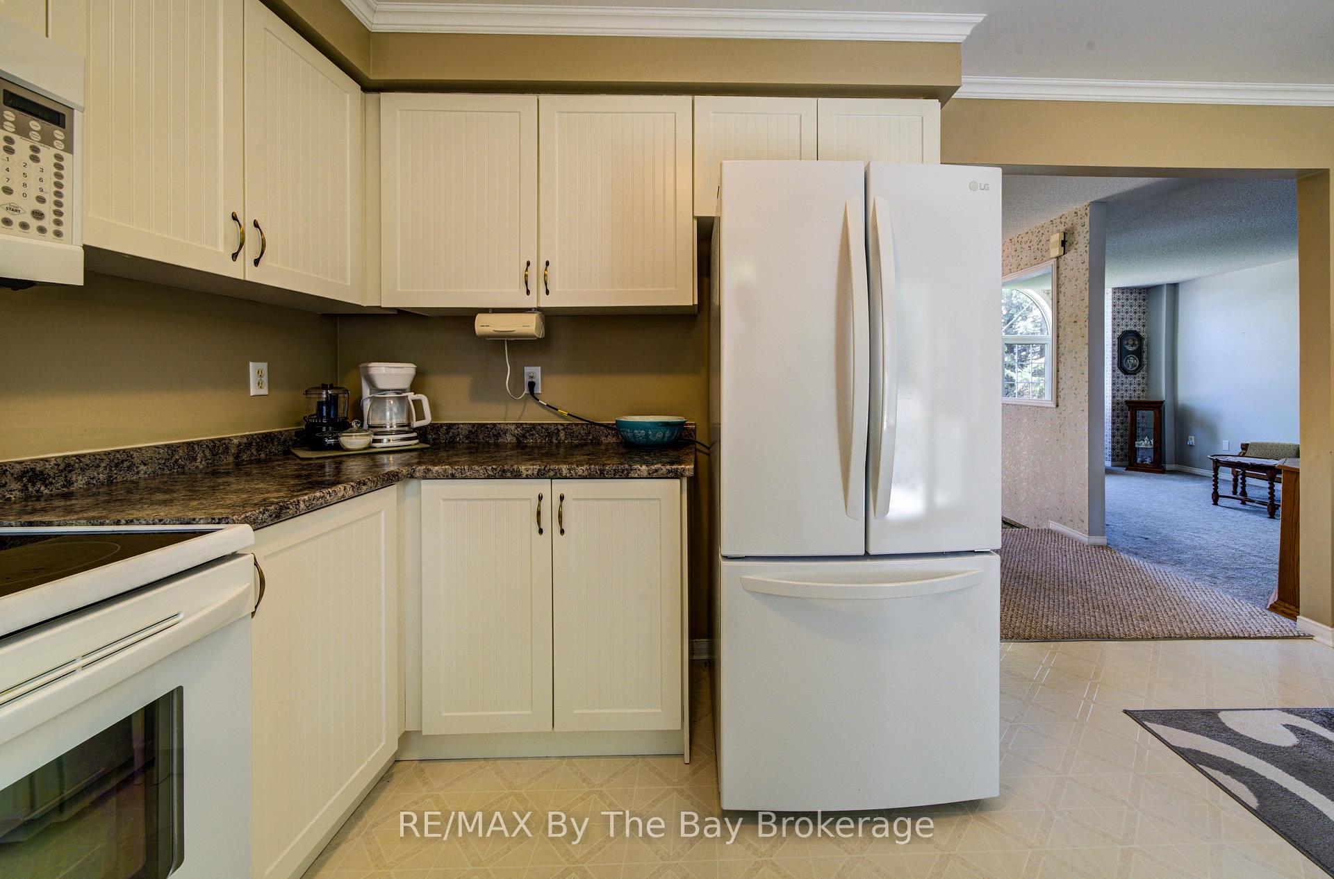 Photo 13 of 12 Silver Birch Avenue, Wasaga Beach — HOMEH