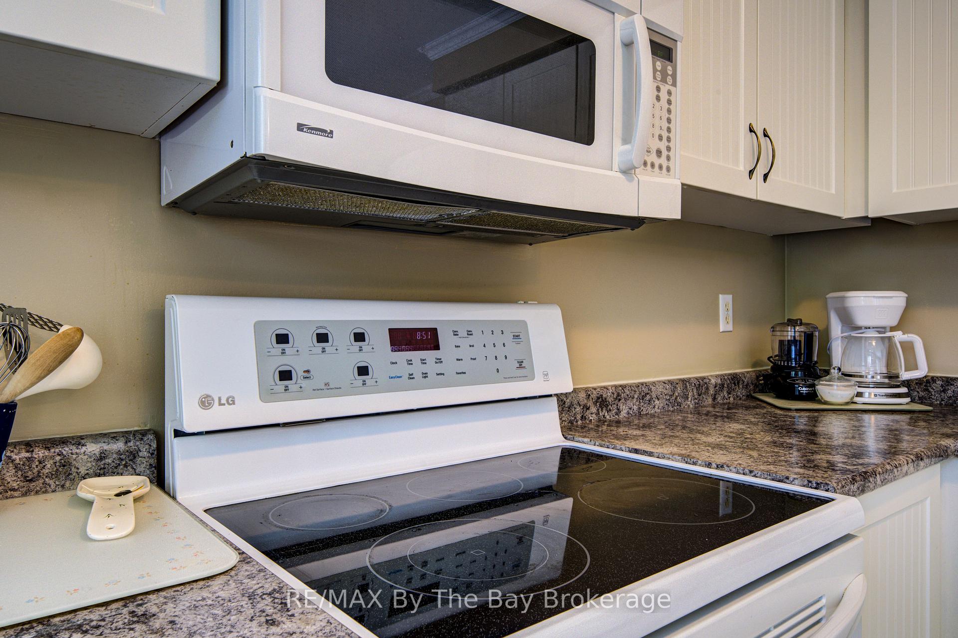Photo 14 of 12 Silver Birch Avenue, Wasaga Beach — HOMEH