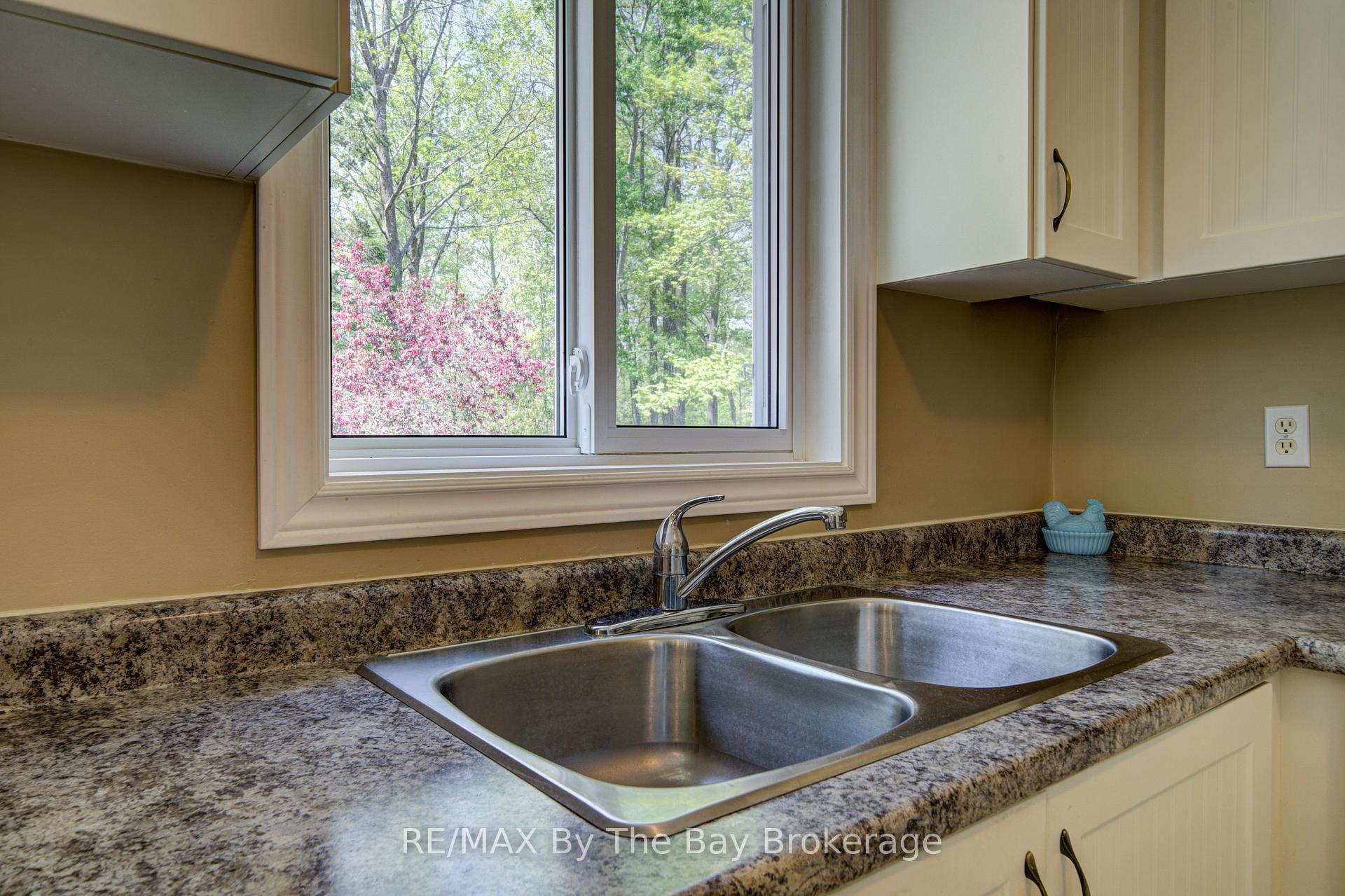 Photo 15 of 12 Silver Birch Avenue, Wasaga Beach — HOMEH