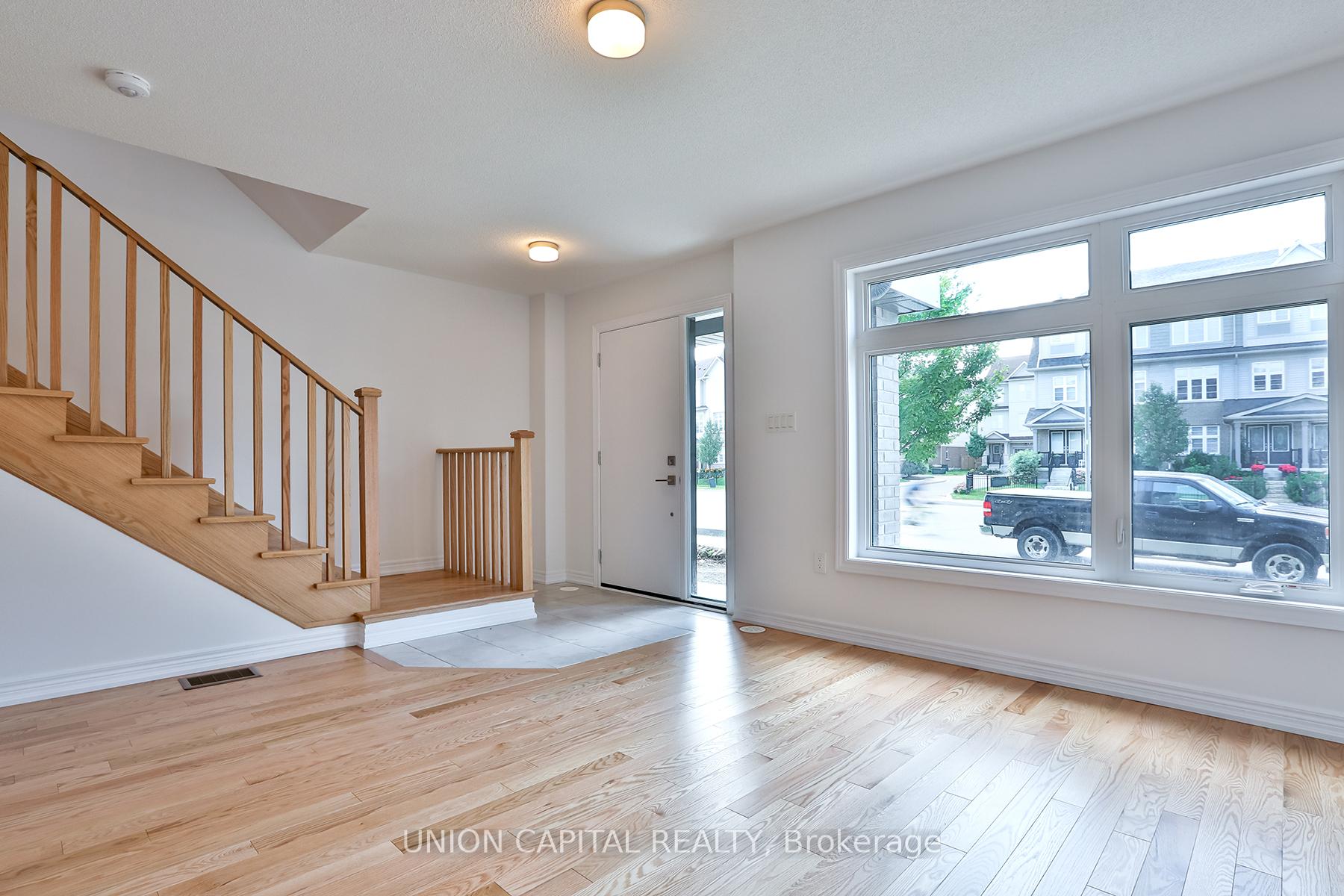 Photo 12 of 83 Sorbara Way, Whitby, Brooklin — HOMEH