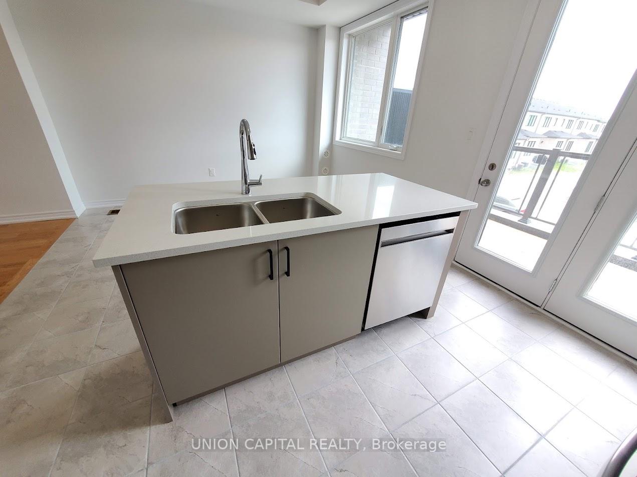 Photo 39 of 83 Sorbara Way, Whitby, Brooklin — HOMEH